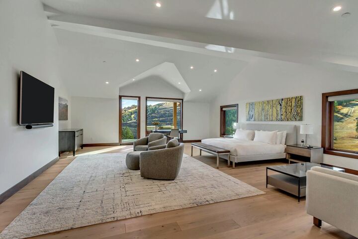 7 Bdrm 6.5 Bath HT - Master Bedroom