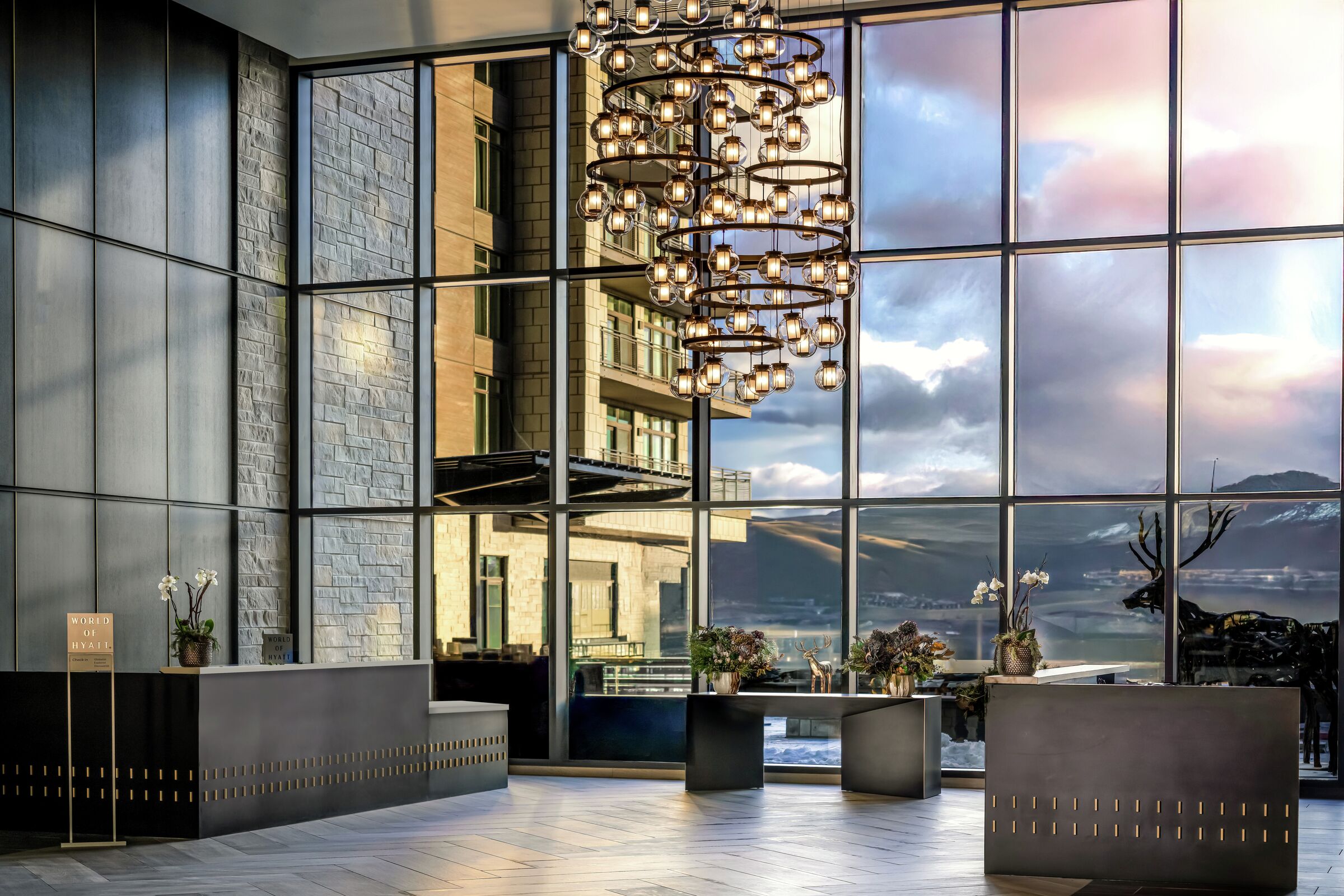Lobby & Front Desk