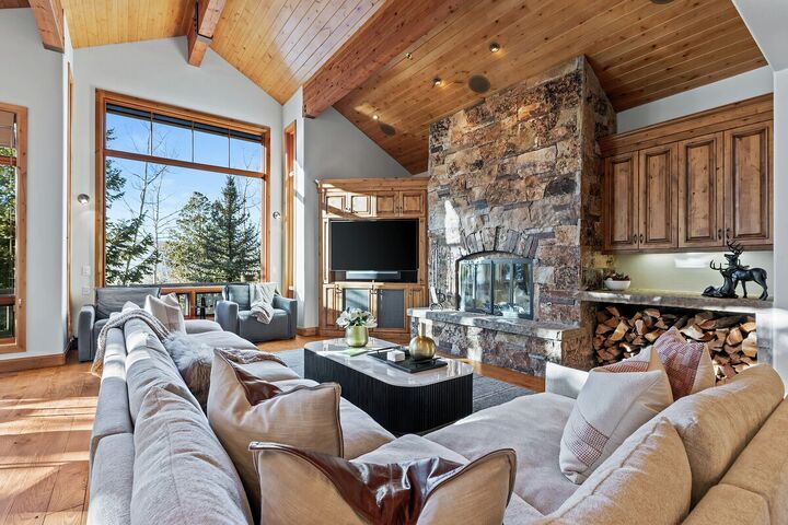 #18 - Living Area