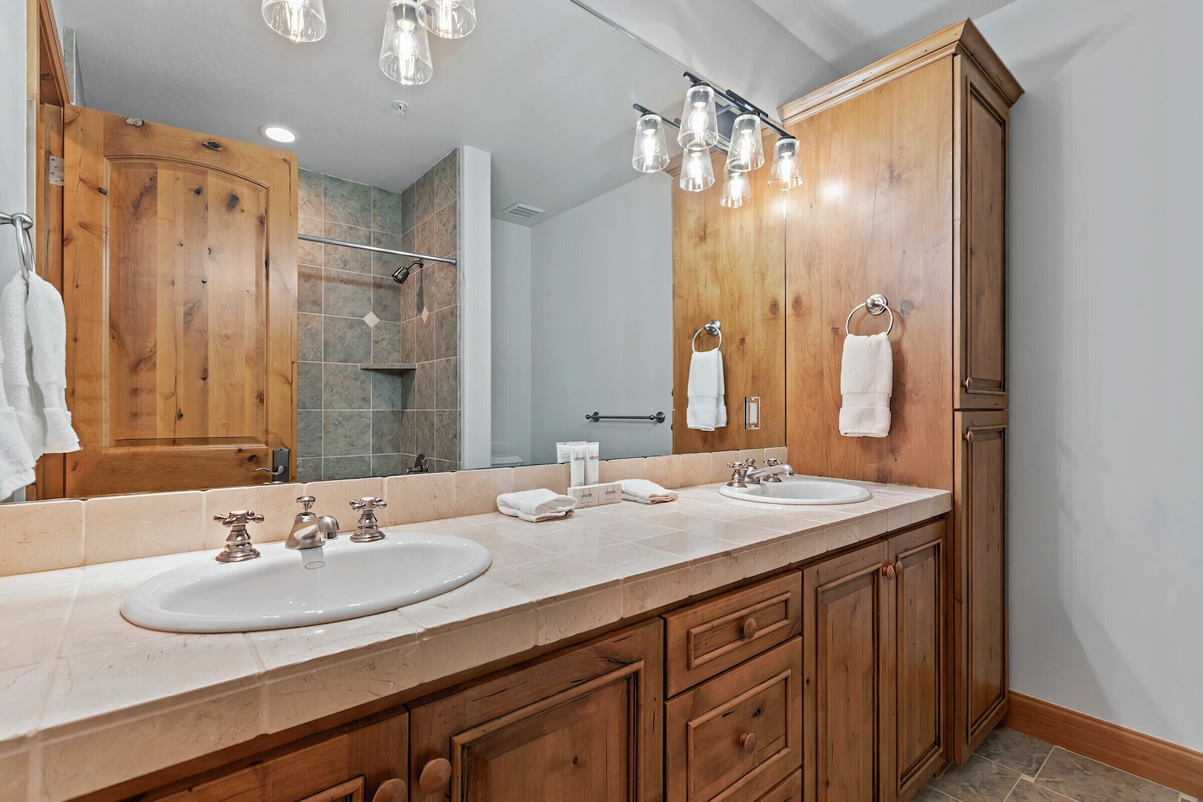 #18 - Ensuite Bathroom