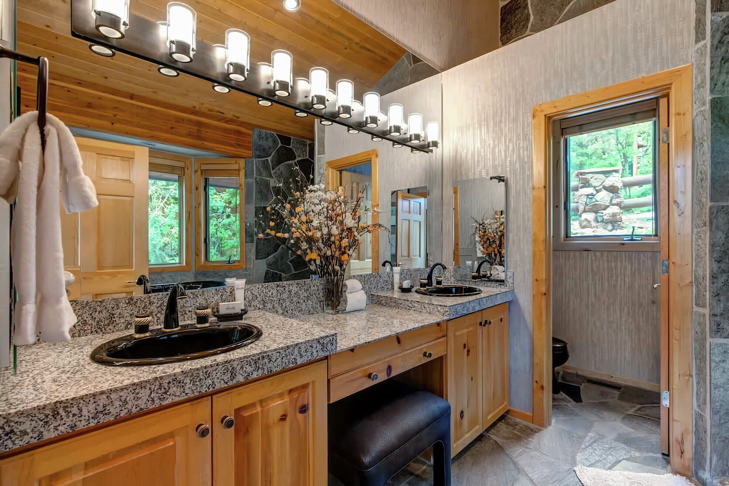 6 Bdrm 6 Bath HT - Master Ensuite Bathroom