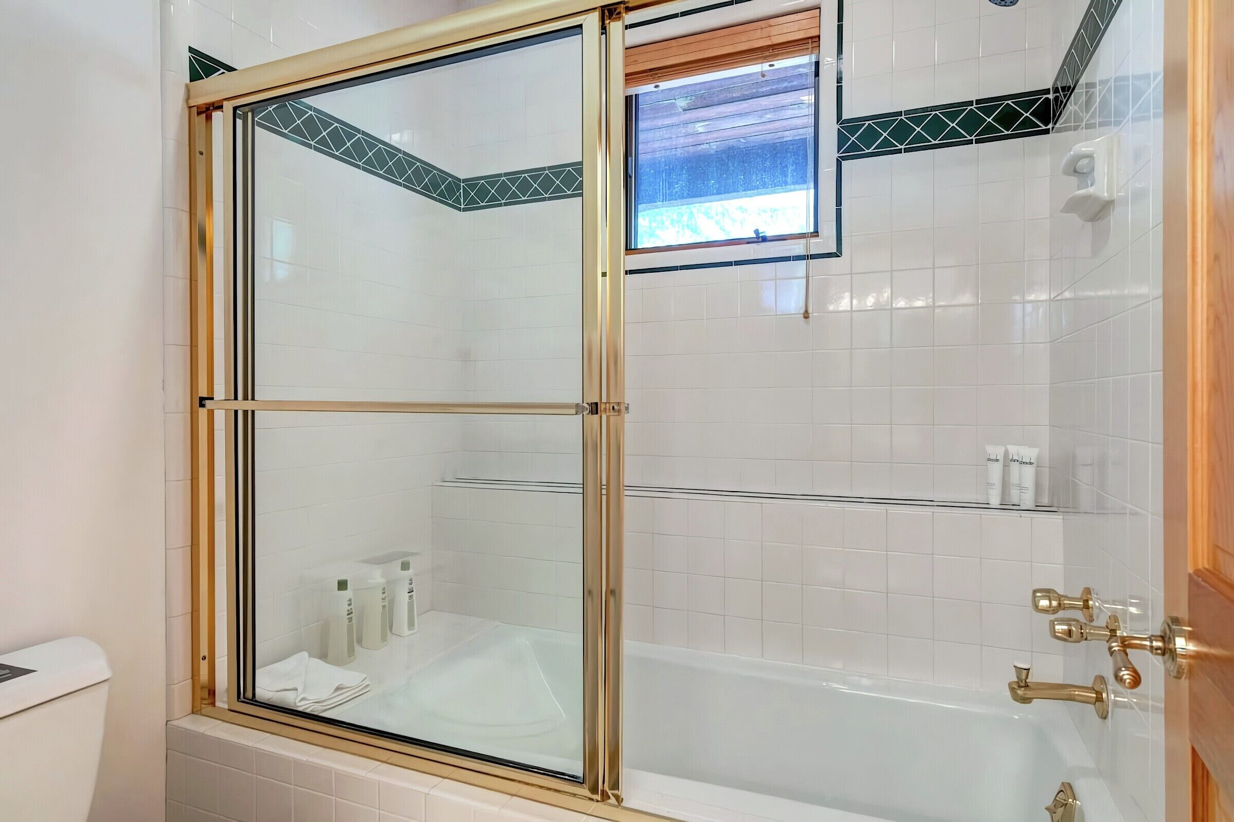 6 Bdrm 6 Bath HT - Bathroom
