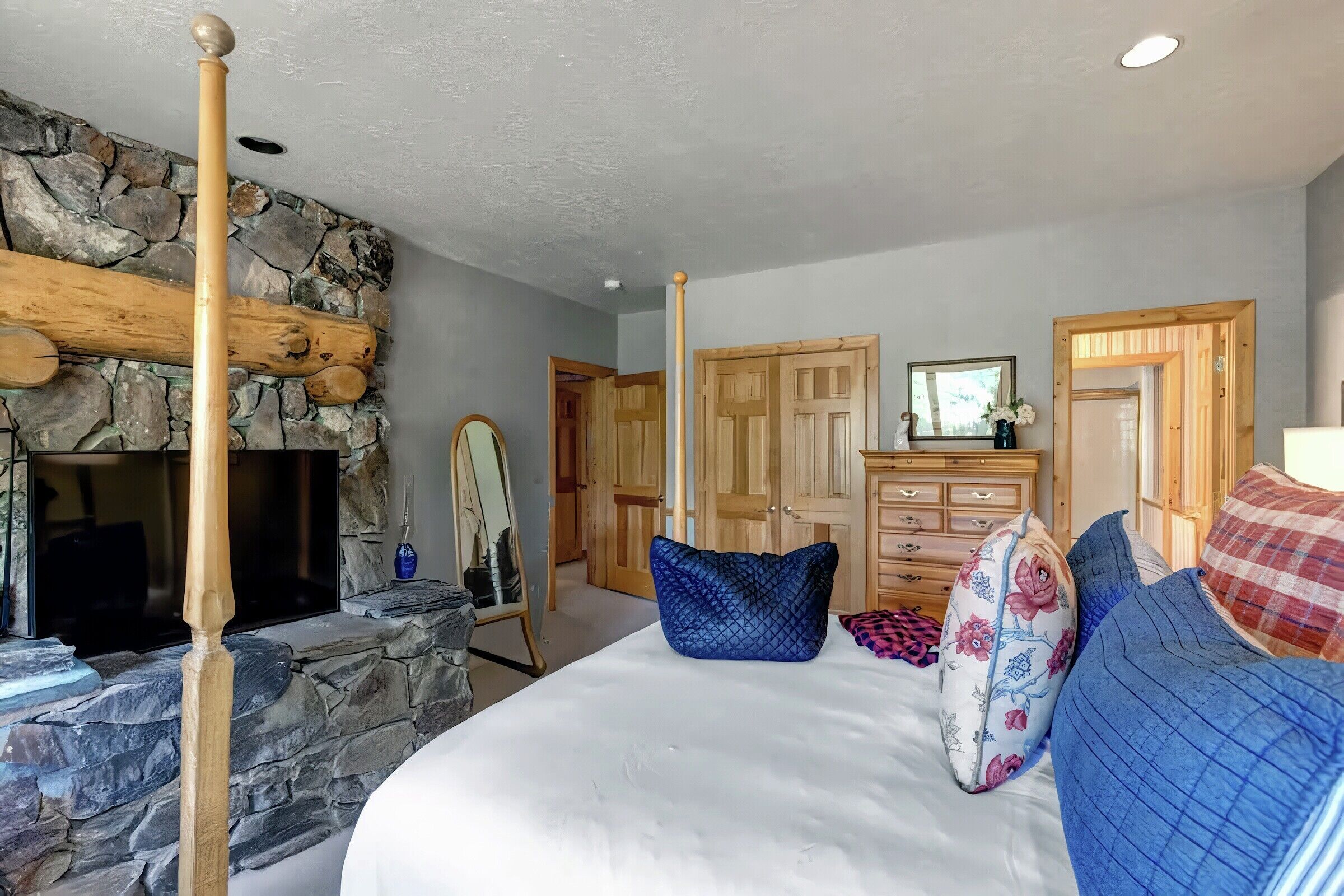 6 Bdrm 6 Bath HT - Bedroom