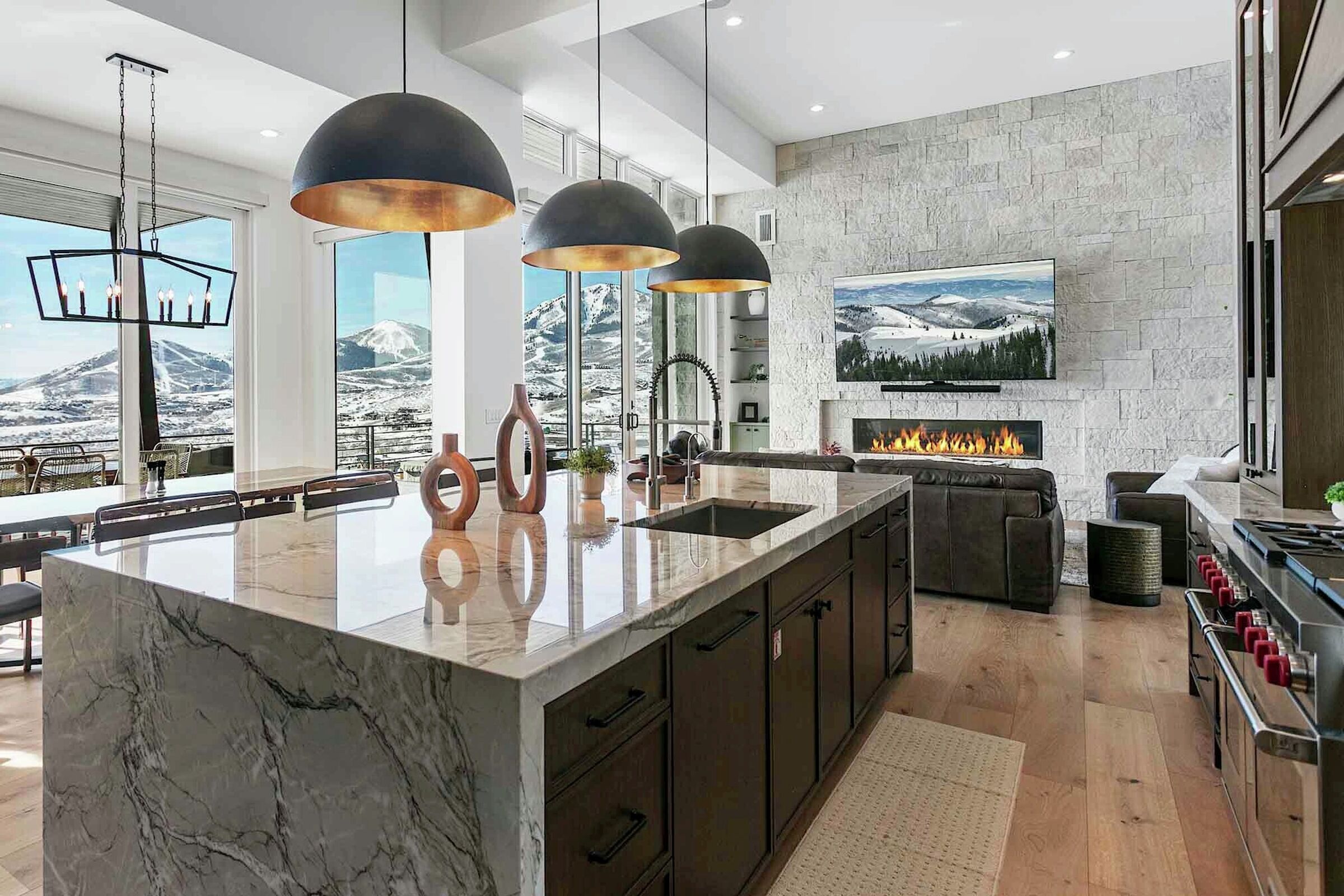 6 Bdrm 5.5 Bath HT - Kitchen