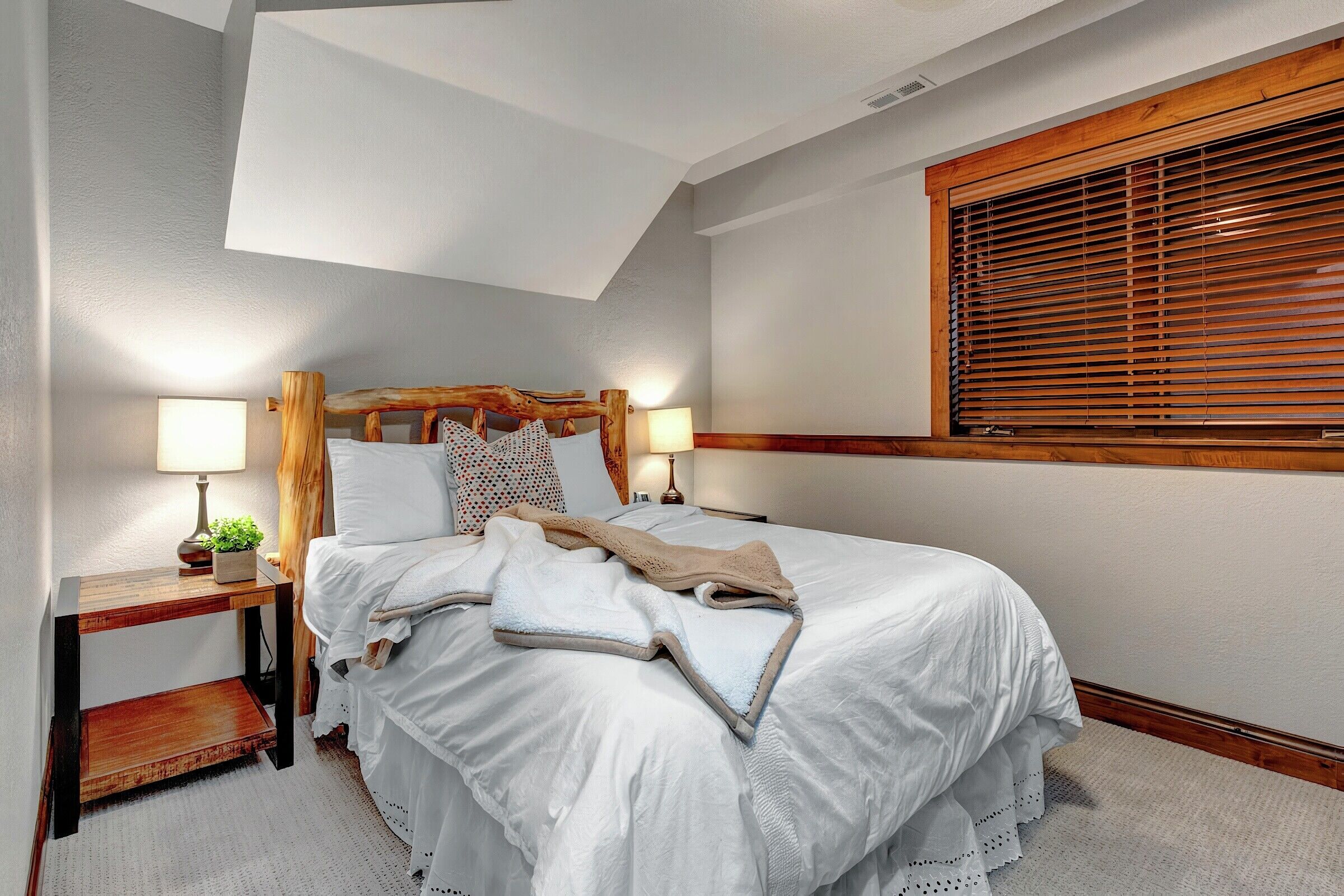 5 Bdrm 4.5 Bath HT - Bedroom