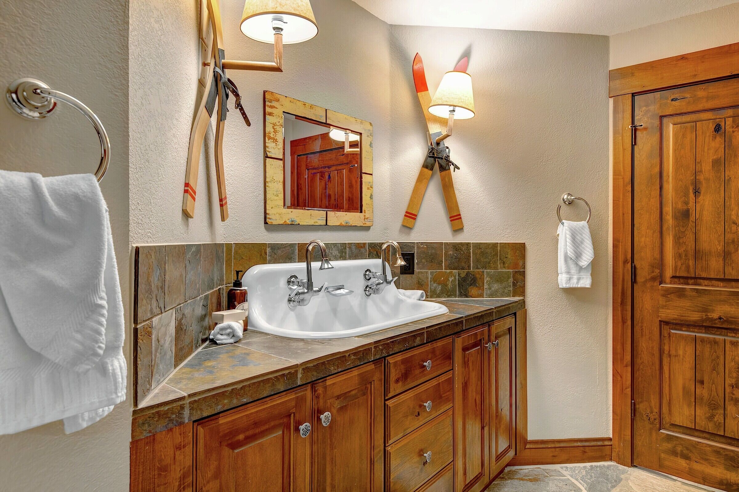 5 Bdrm 4.5 Bath HT - Bathroom