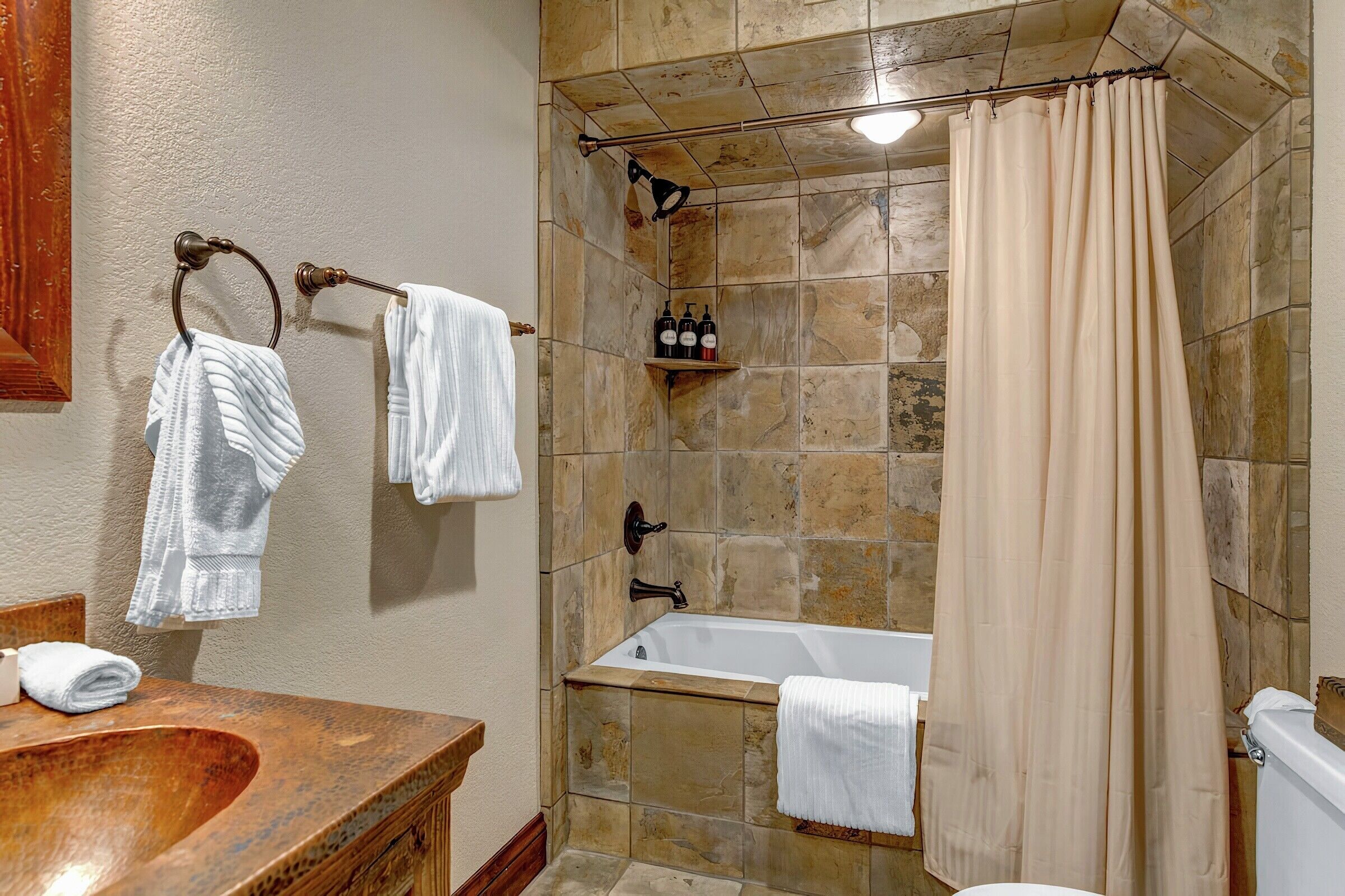 5 Bdrm 4.5 Bath HT - Bathroom
