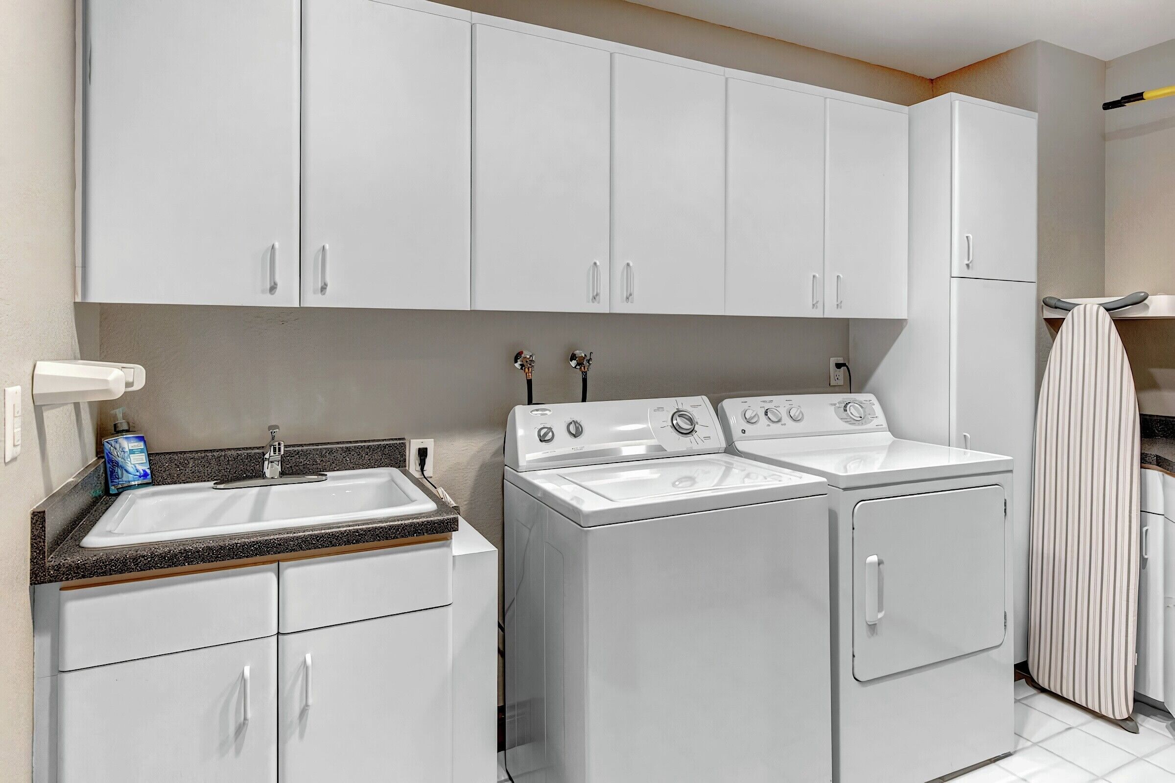 5 Bdrm 4.5 Bath HT - Laundry Room