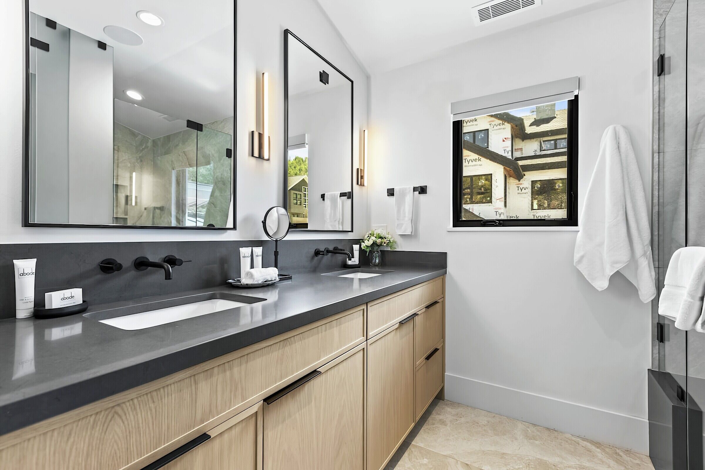 4 Bdrm 4.5 Bath HT - Master Ensuite Bathroom