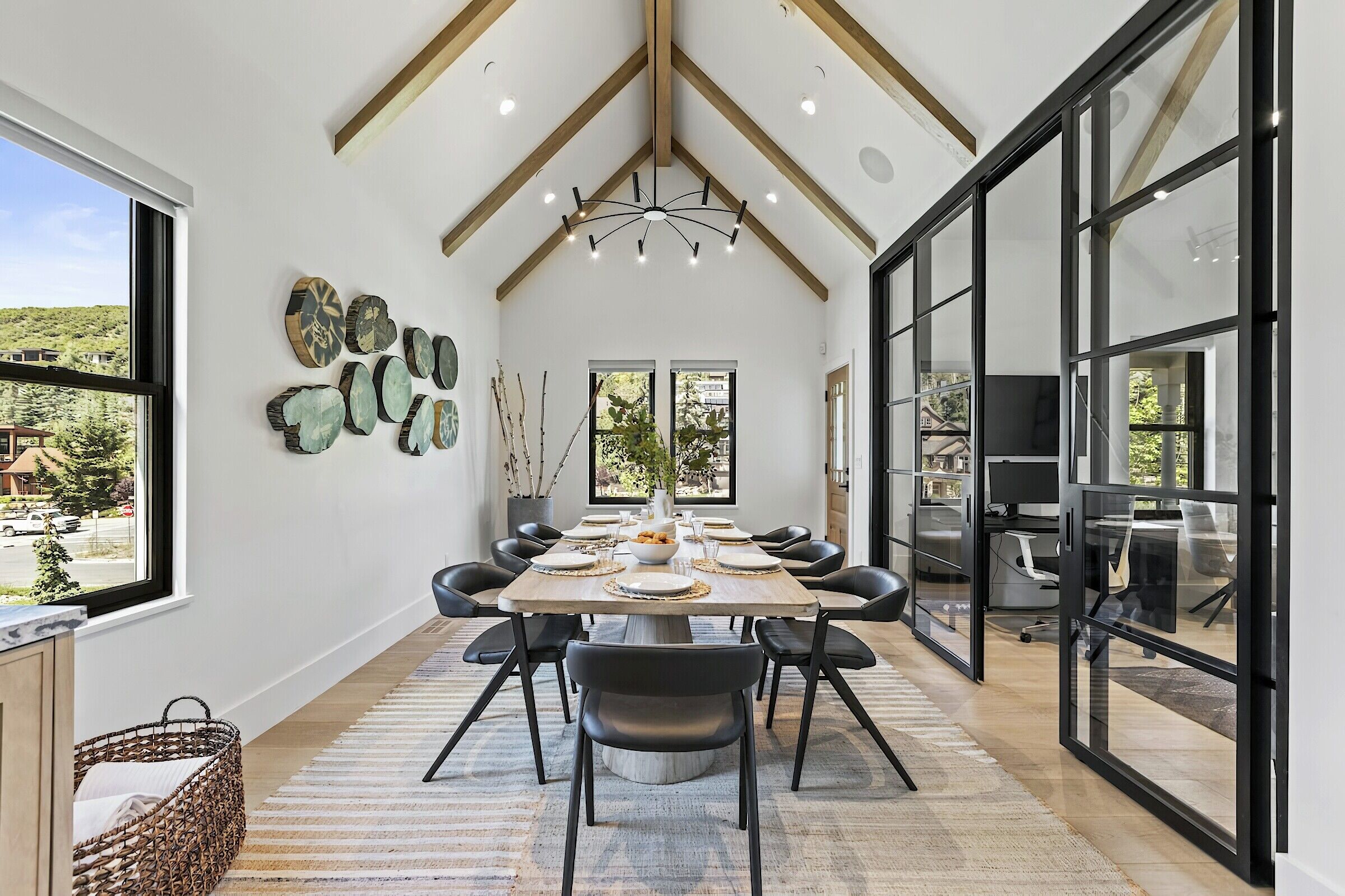 4 Bdrm 4.5 Bath HT - Dining Area