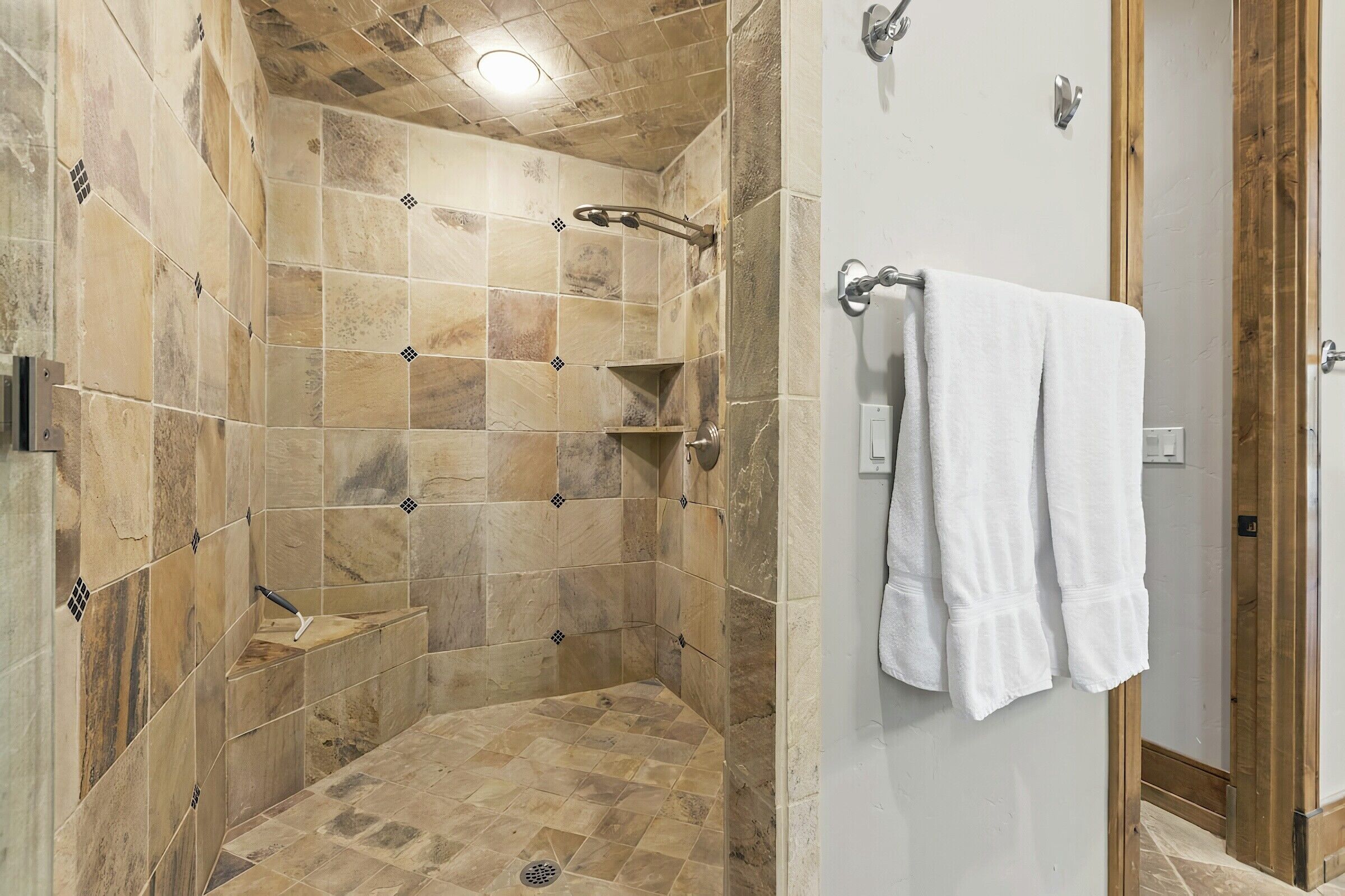 5 Bdrm 5.5 Bath HT - Ensuite Bathroom