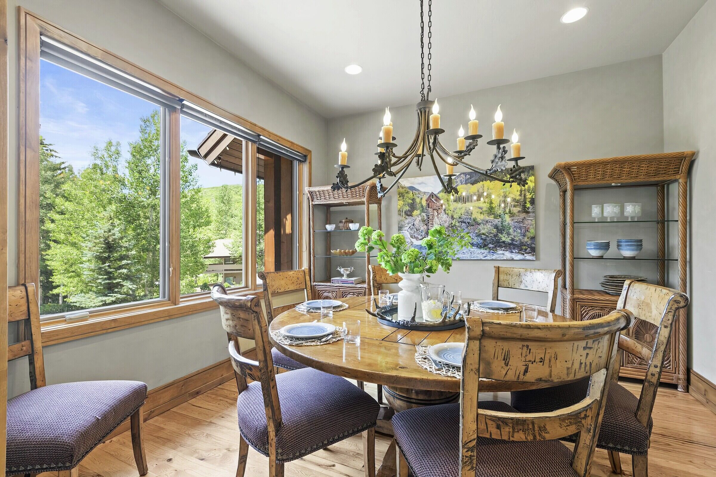 5 Bdrm 5.5 Bath HT - Dining Area