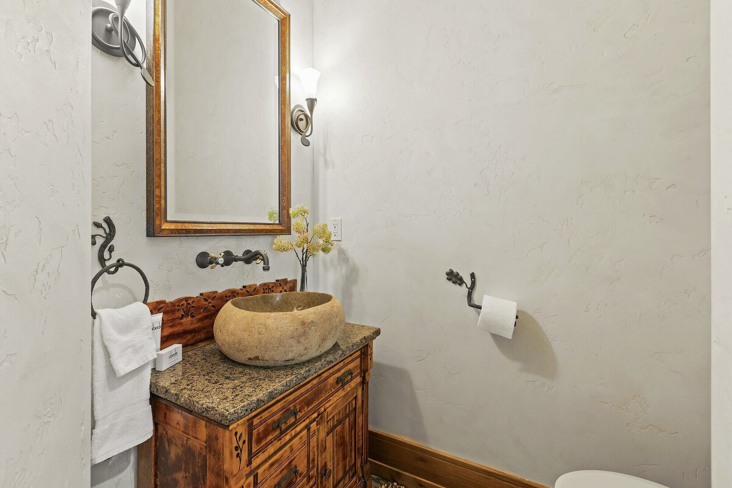 5 Bdrm 5.5 Bath HT - Half Bathroom