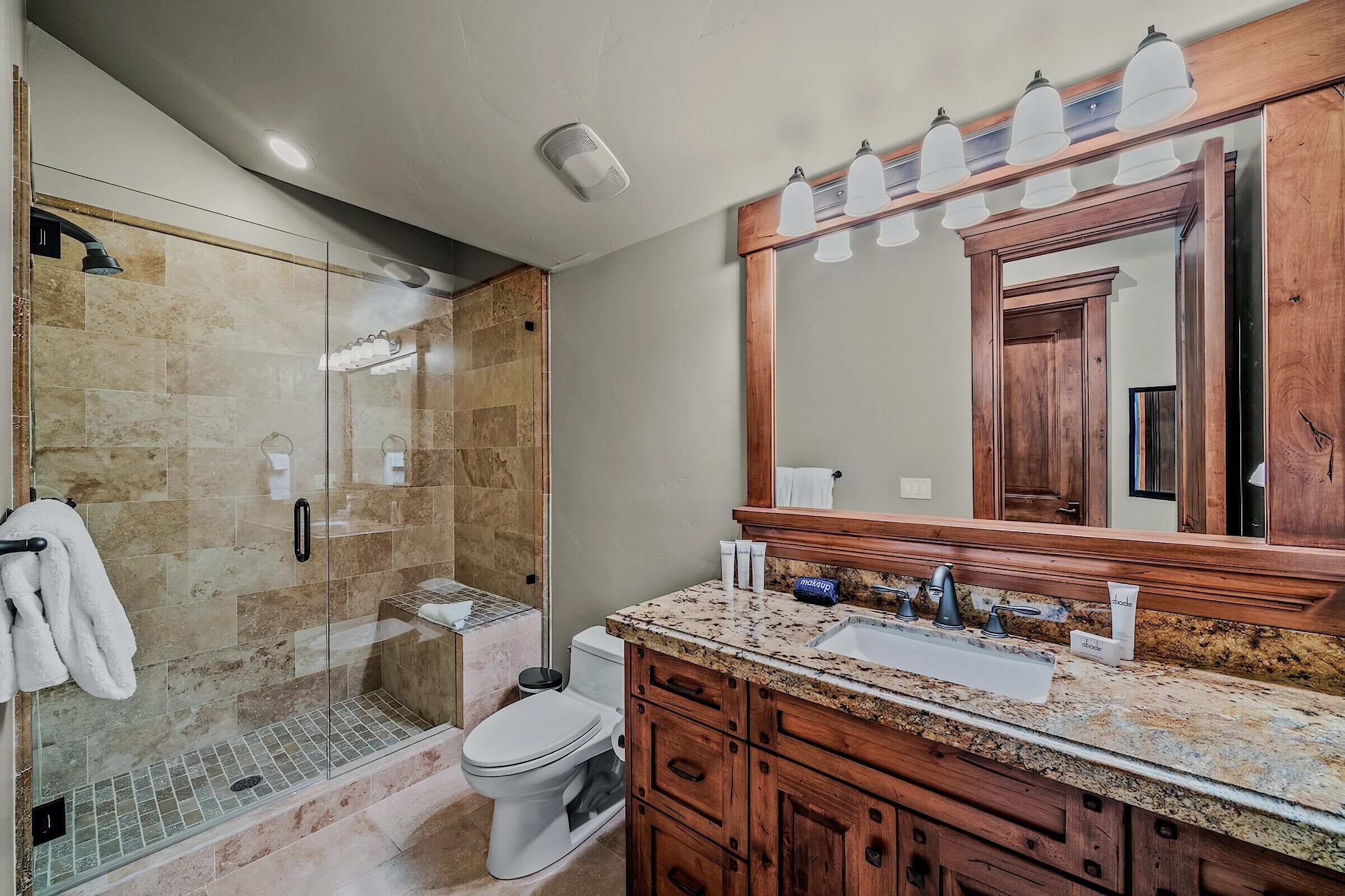 5 Bdrm 6.5 Bath HT - Ensuite Bathroom