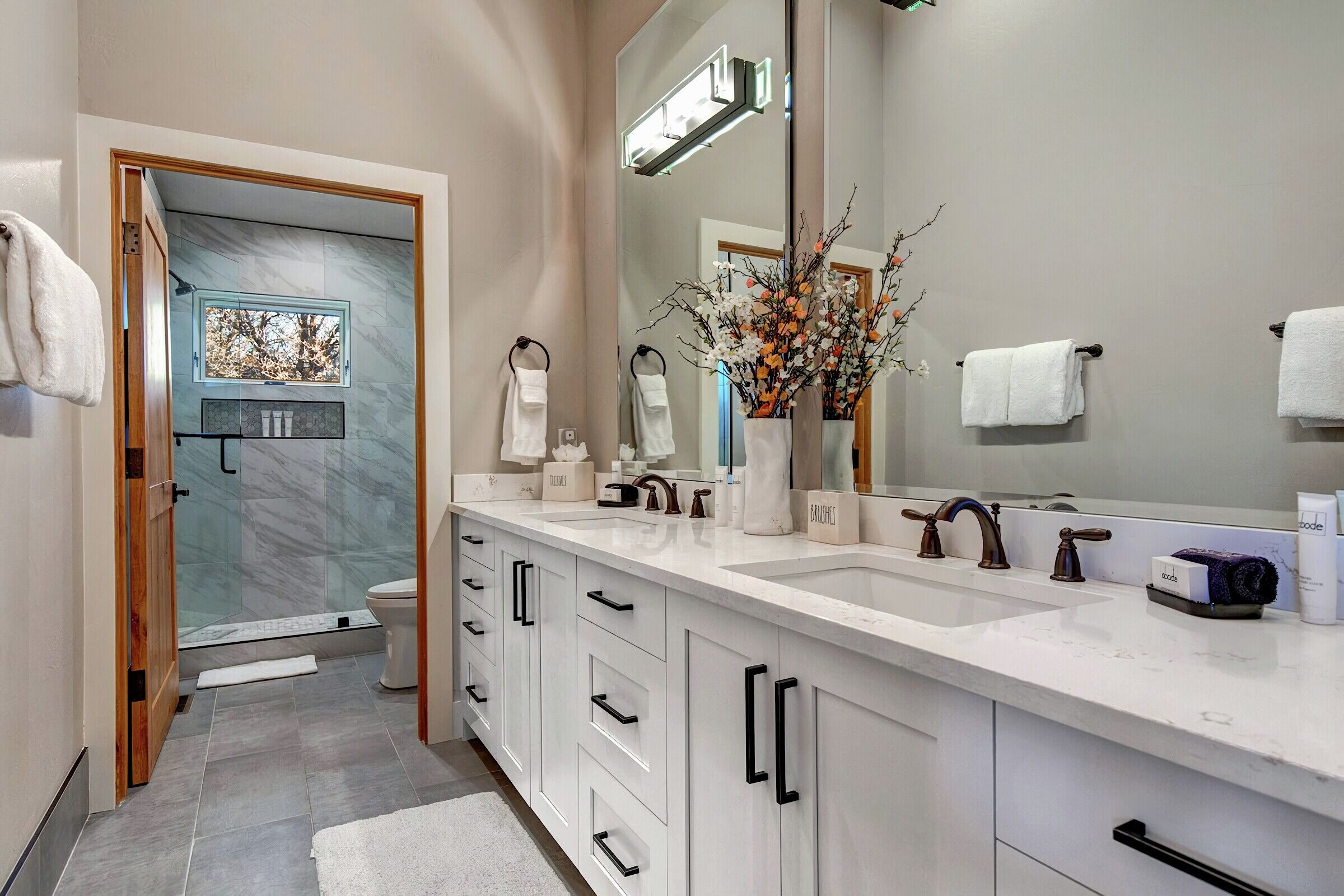 6 Bdrm 6 Bath HT - Family Room Bathroom