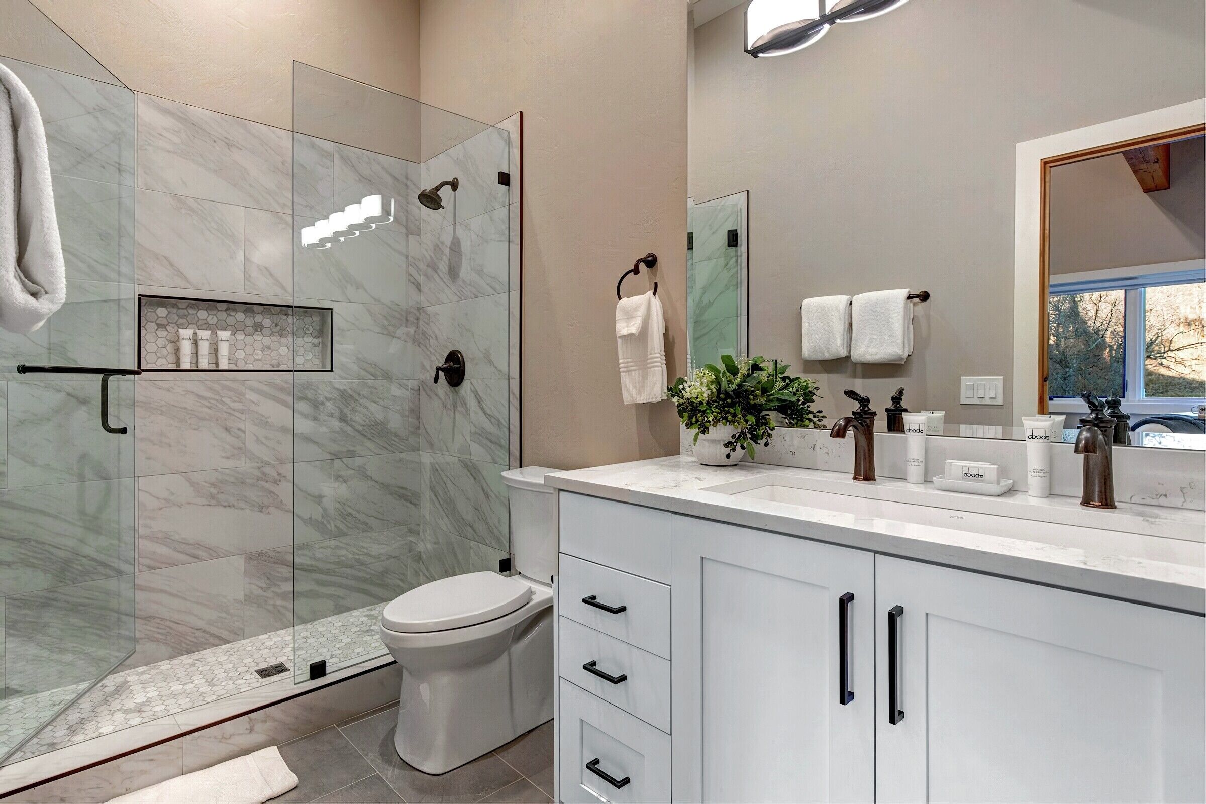 6 Bdrm 6 Bath HT - Ensuite Bathroom