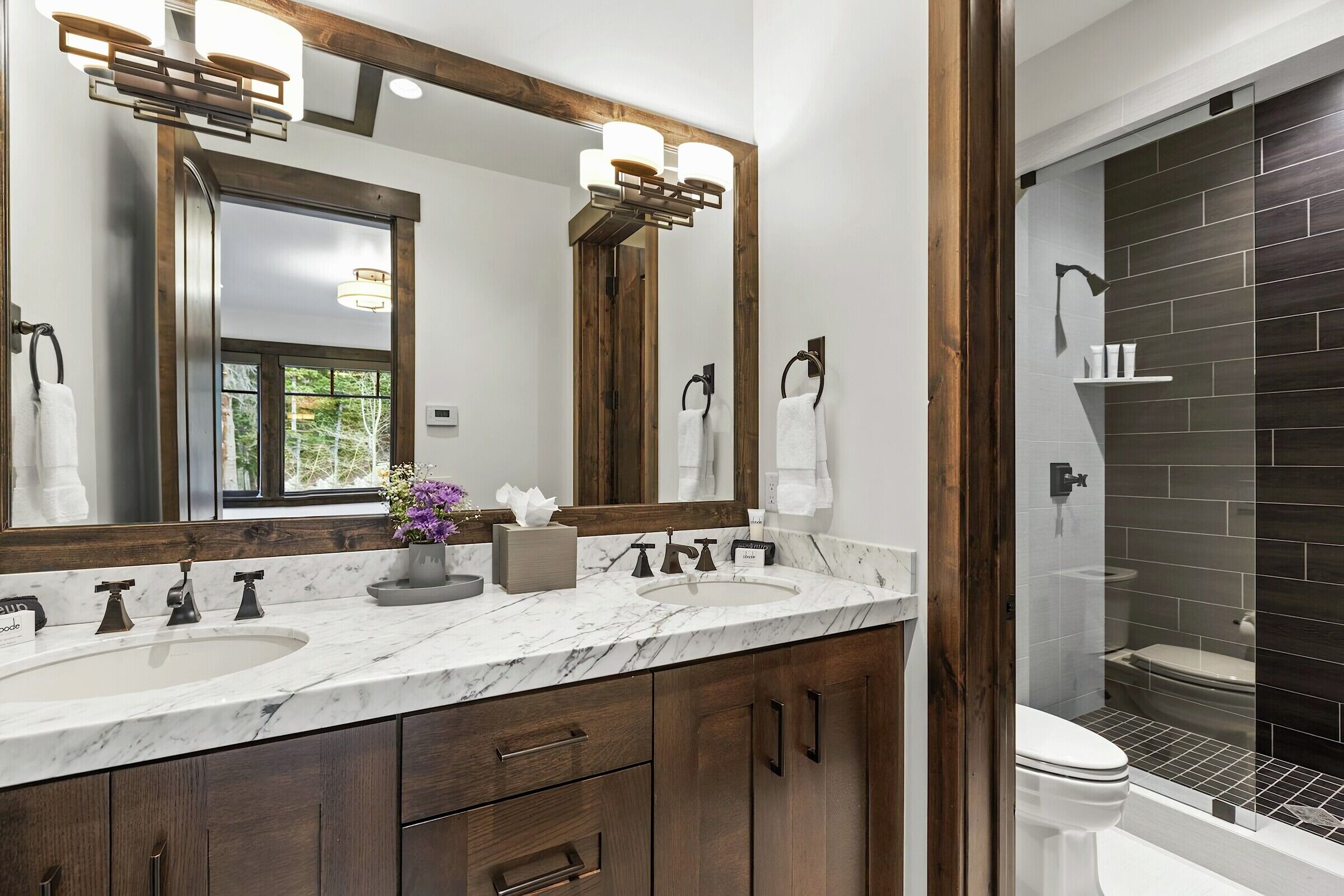 5 Bdrm 5.5 Bath HT - Ensuite Bathroom