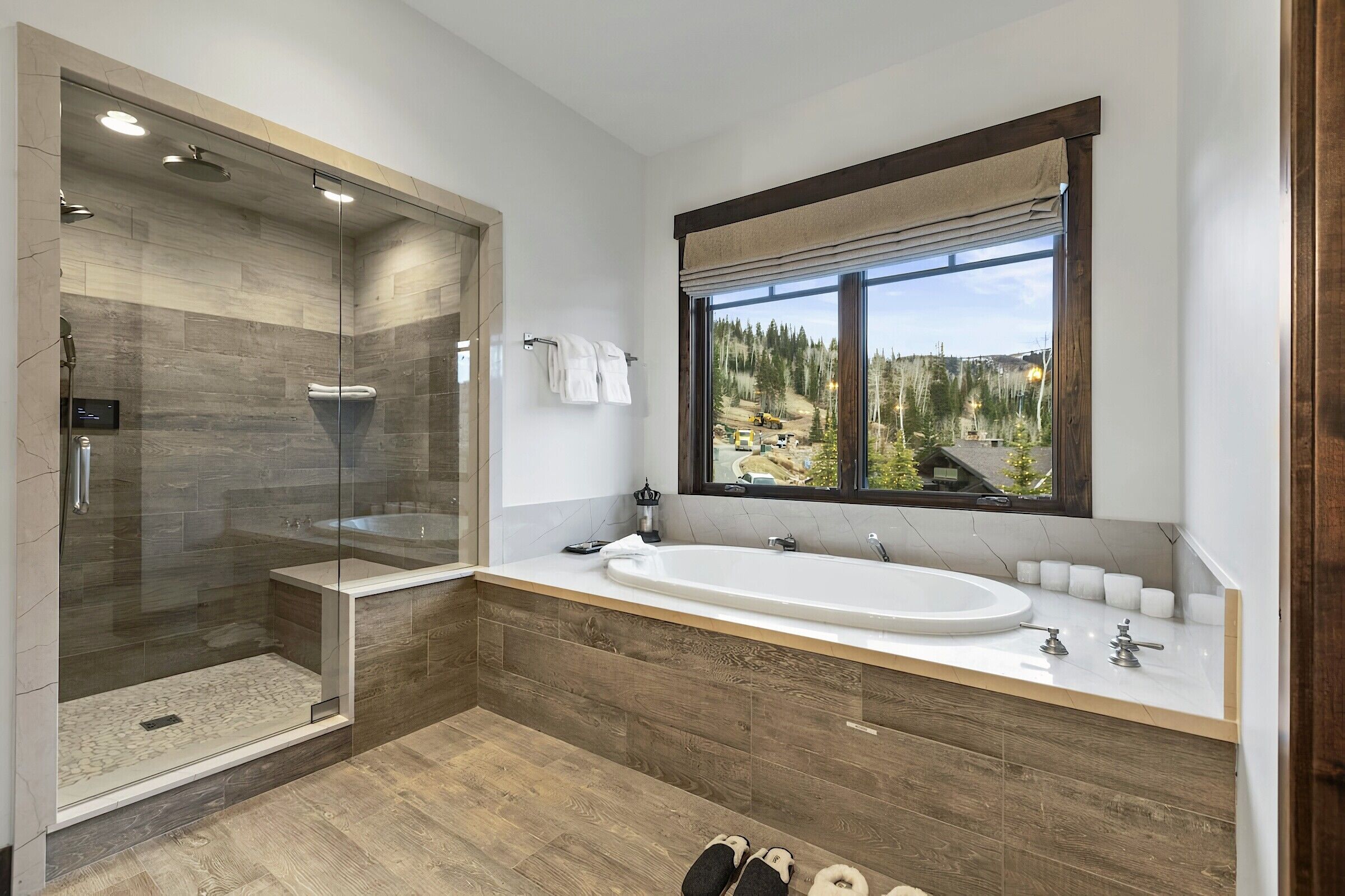 5 Bdrm 5.5 Bath HT - Master Ensuite Bathroom