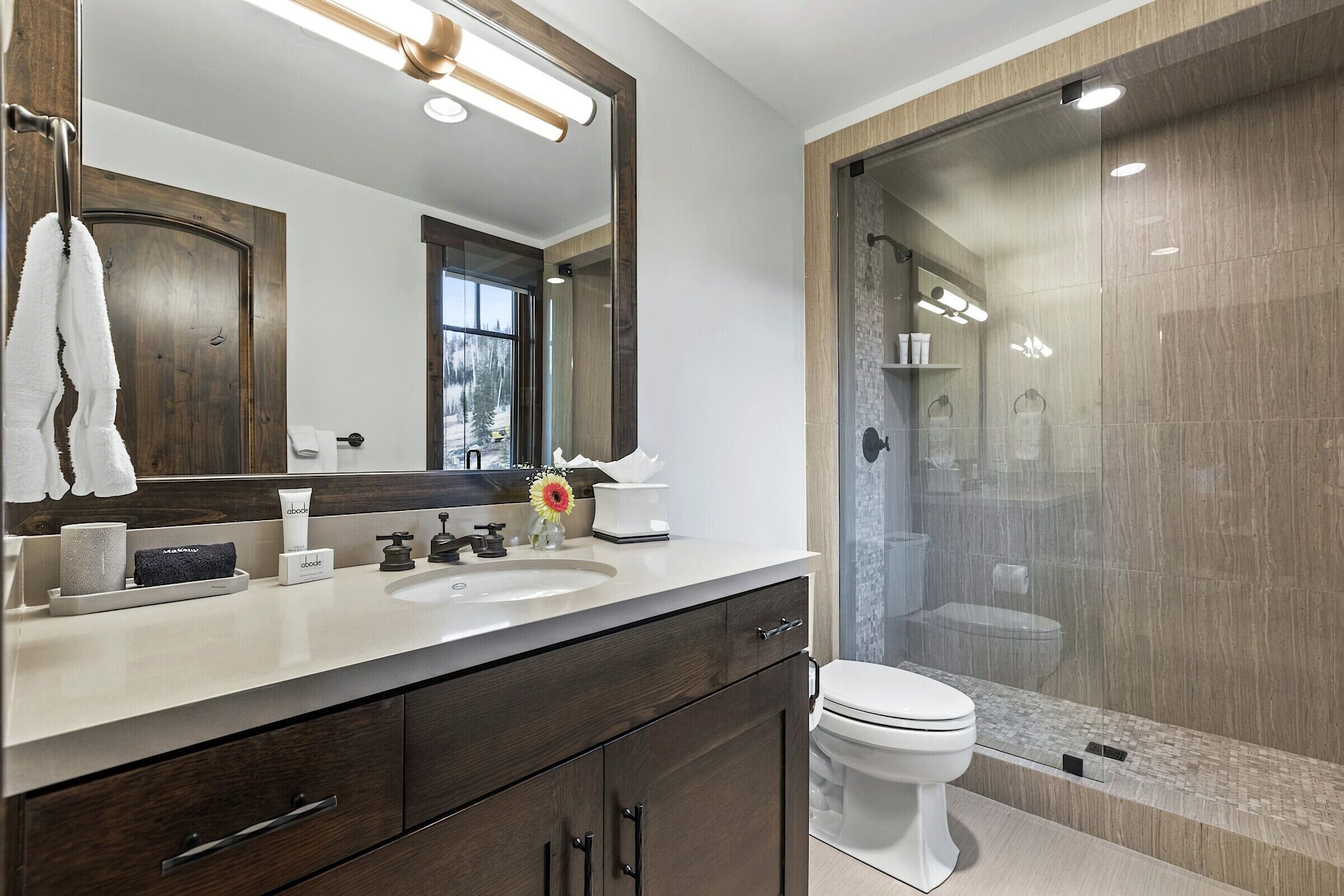 5 Bdrm 5.5 Bath HT - Ensuite Bathroom