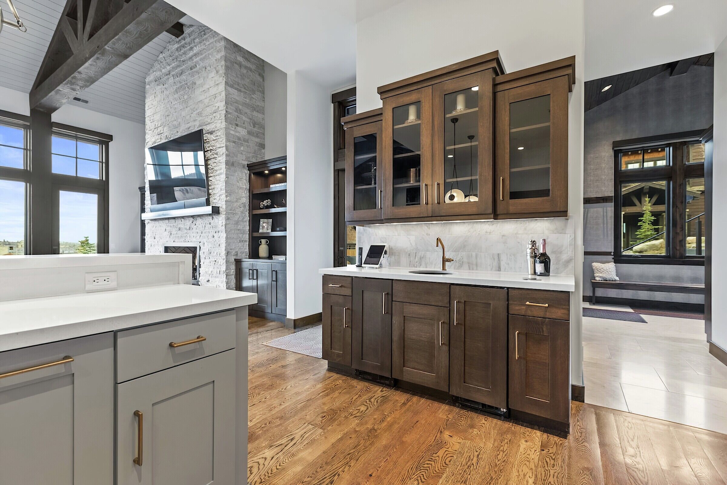 5 Bdrm 5.5 Bath HT - Kitchen Wet Bar