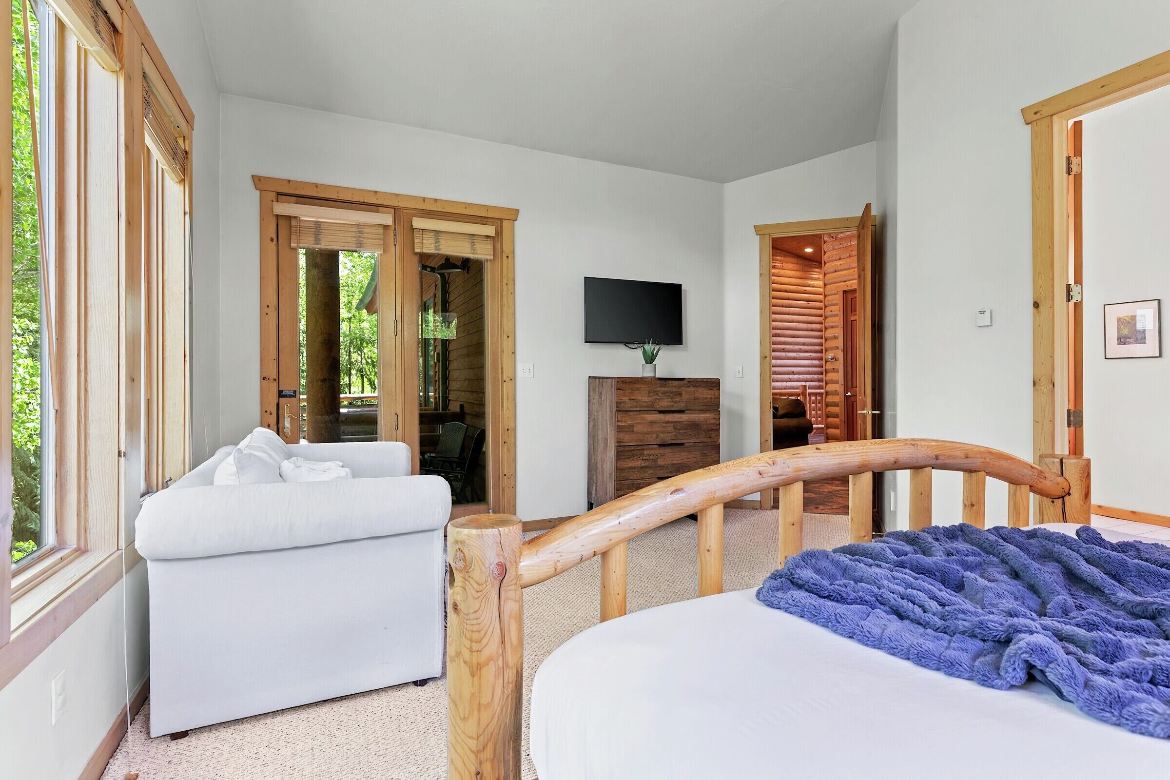 6 Bdrm 5.5 Bath HT - Master Bedroom