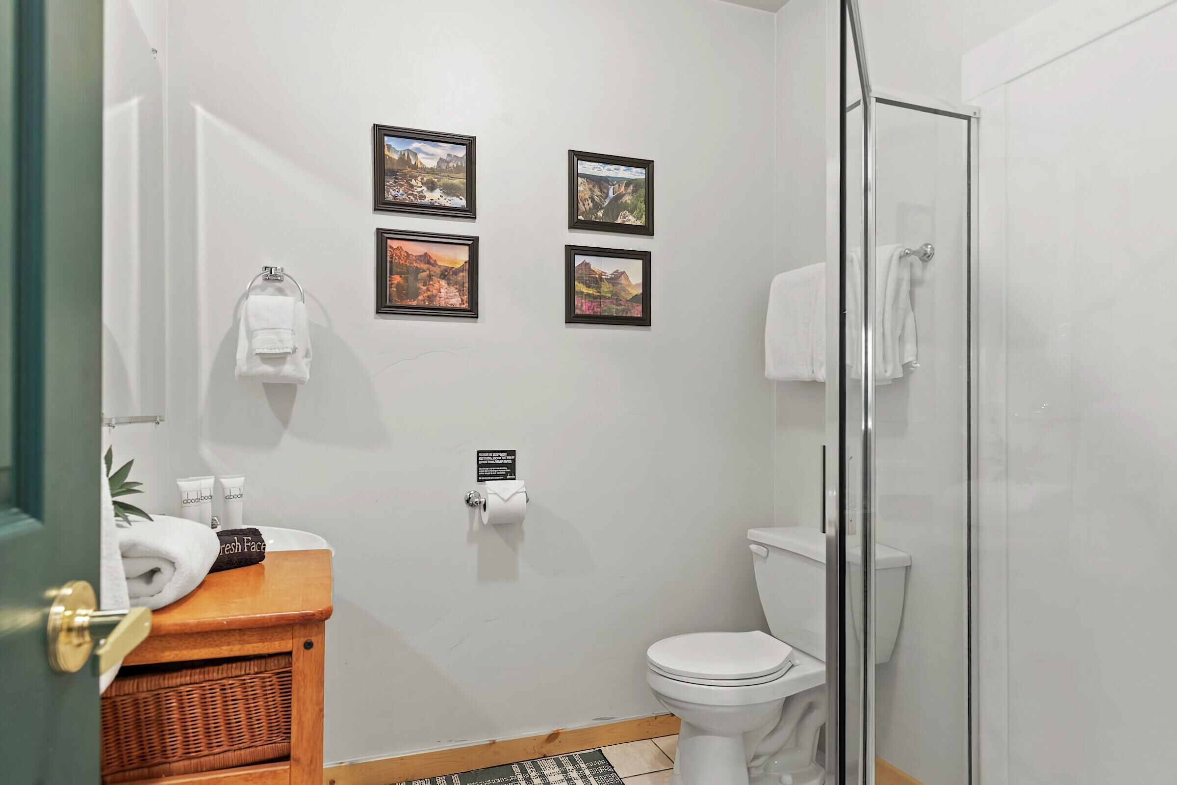 6 Bdrm 5.5 Bath HT - Bathroom