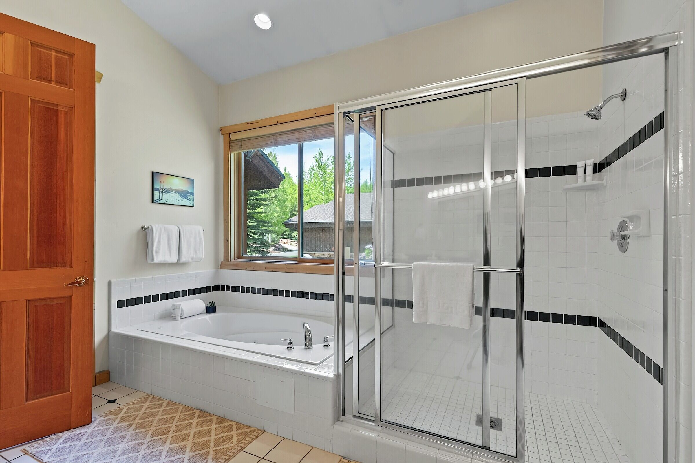 6 Bdrm 5.5 Bath HT - Master Ensuite Bathroom