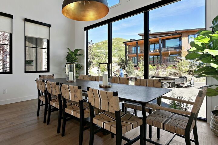 4 Bdrm 4.5 Bath HT - Dining Area