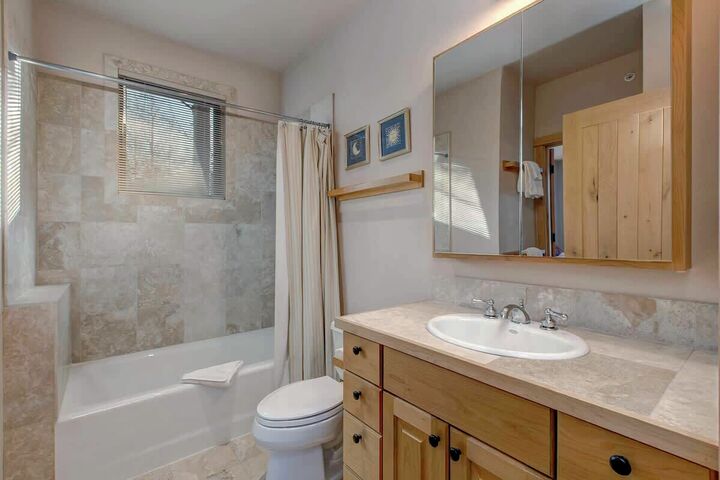 Shared Ensuite Bathroom