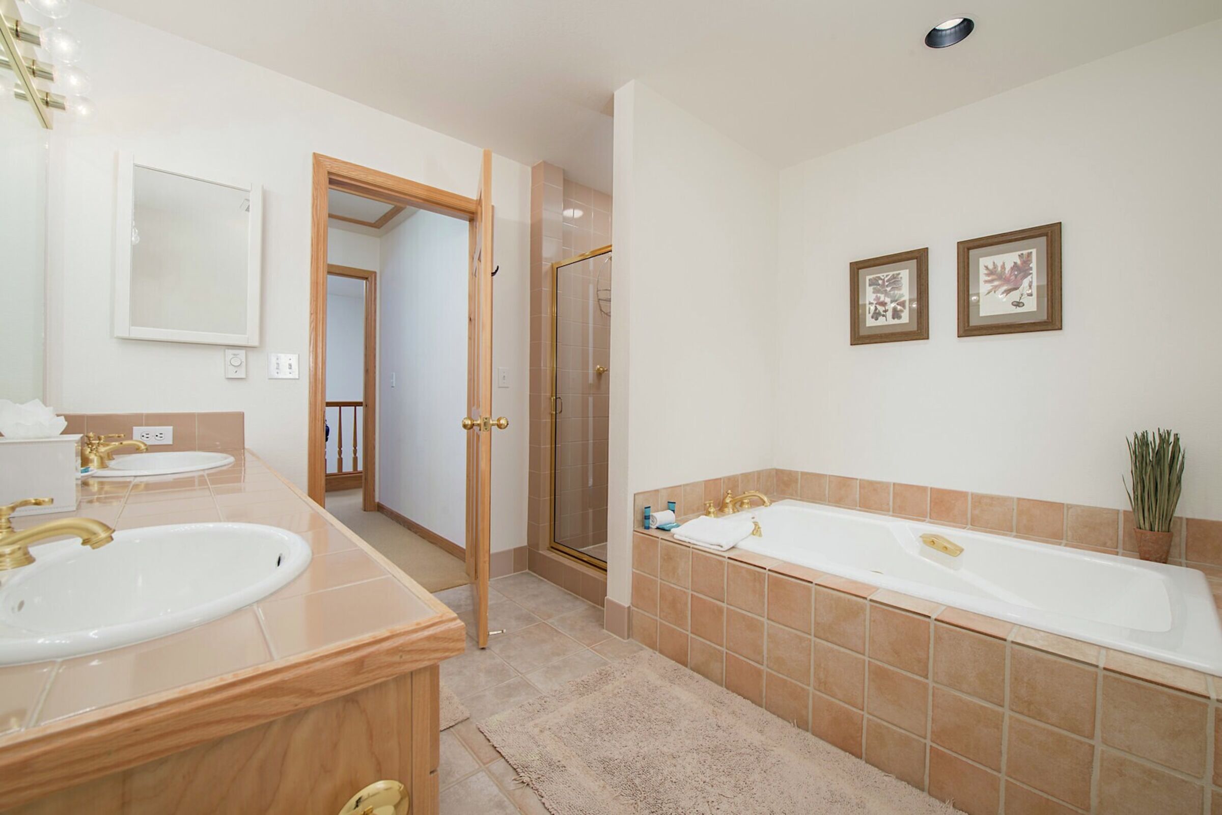 #20 - Master Ensuite Bathroom