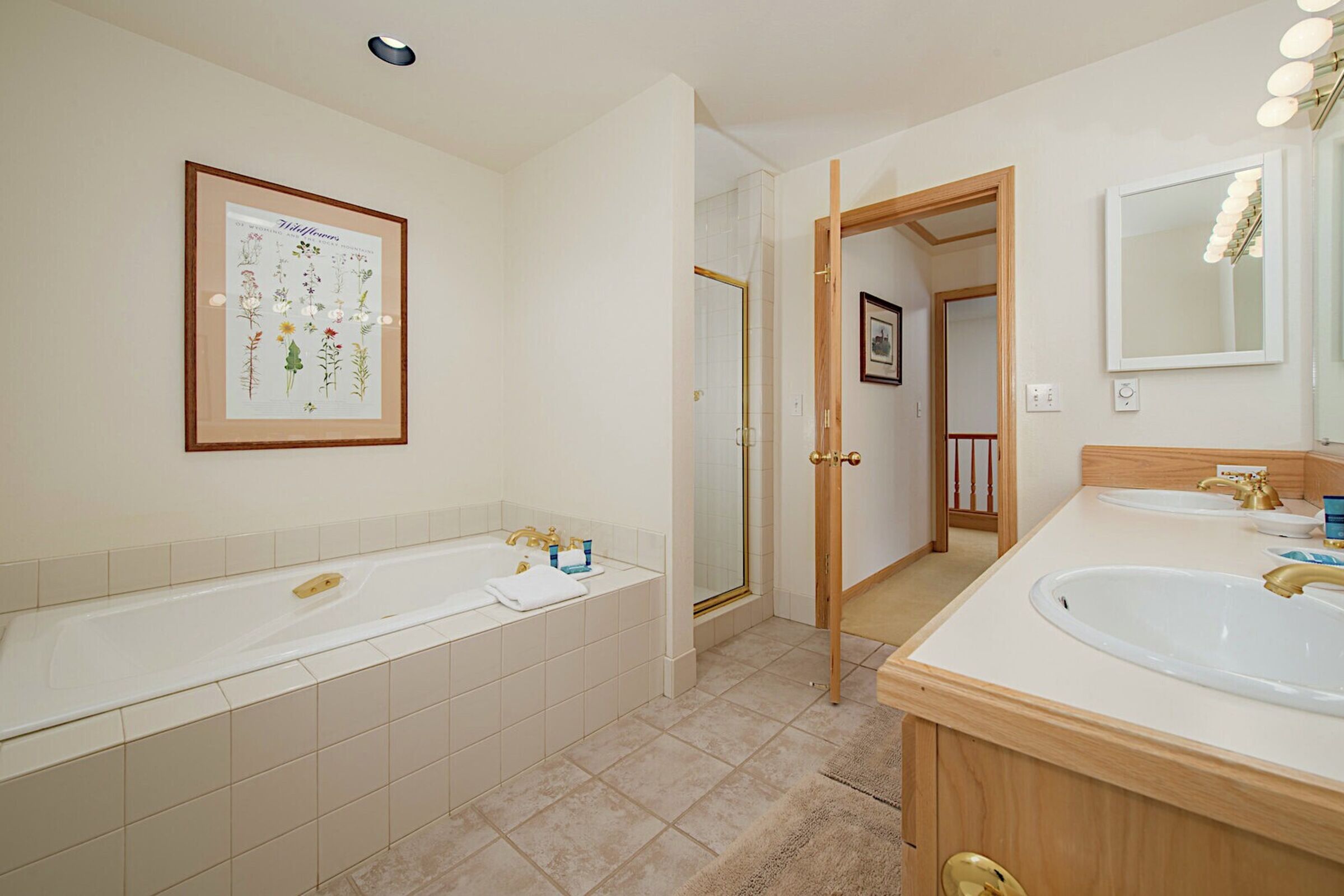 #21 - Master Ensuite Bathroom