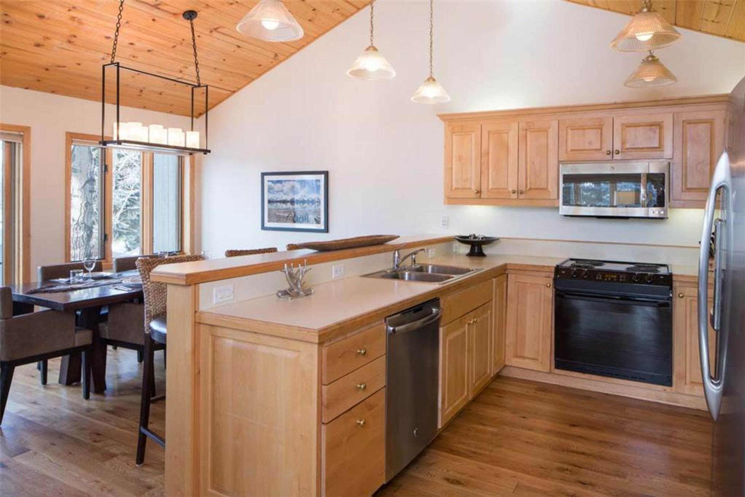 3 Bdrm 3.5 Bath - Kitchen