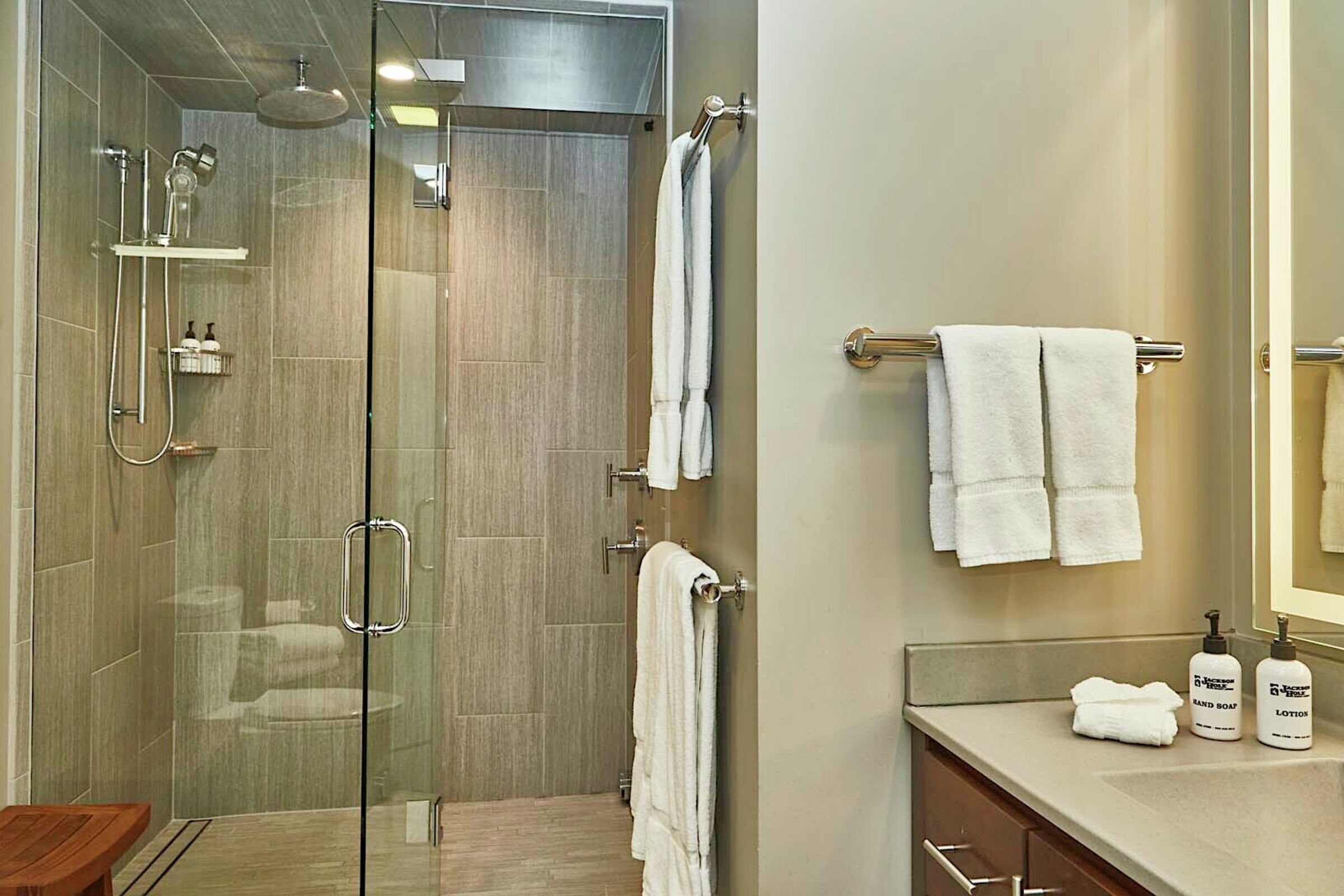 Four Seasons 1 #8 - Bathroom