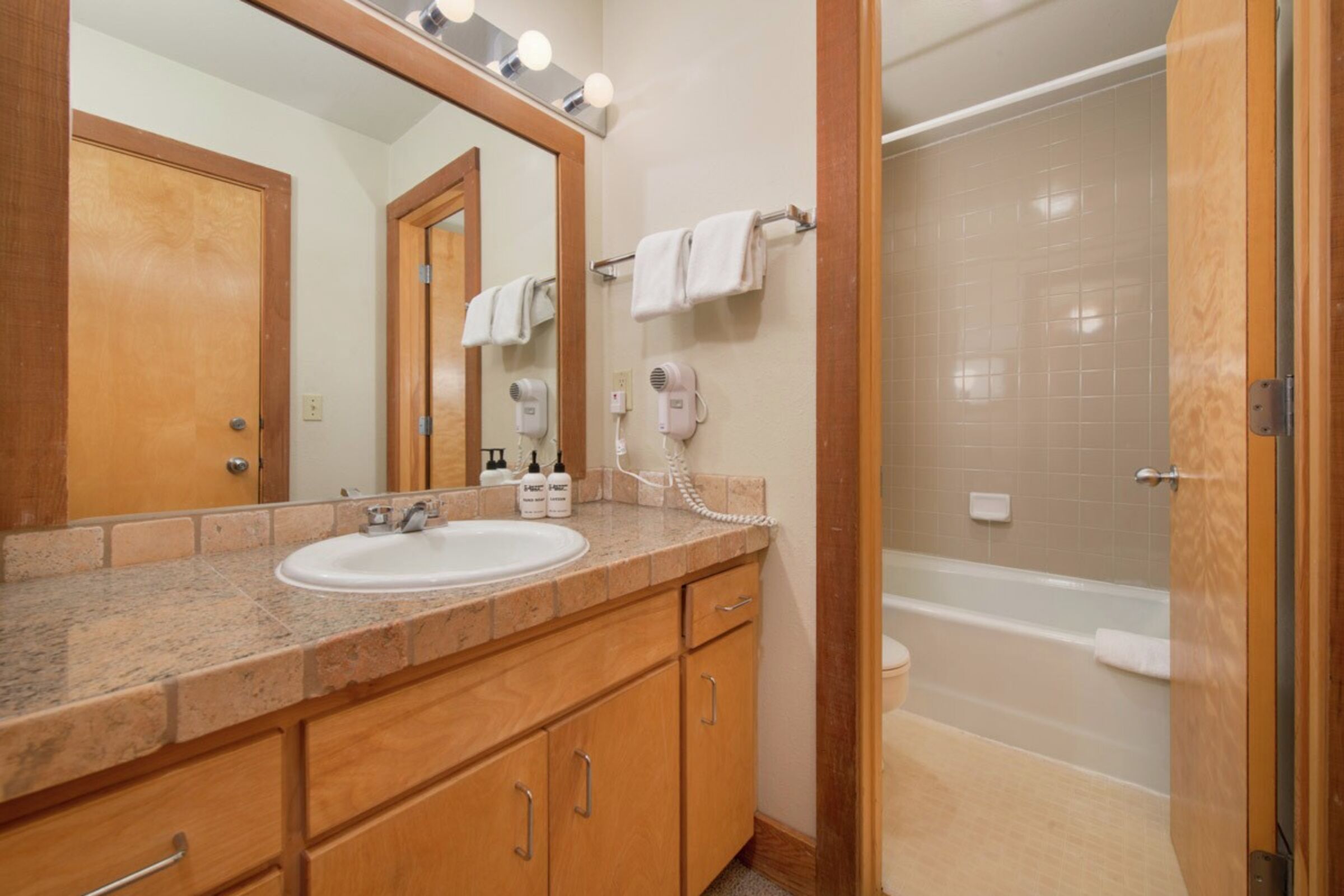 Nez Perce B6 - Bathroom
