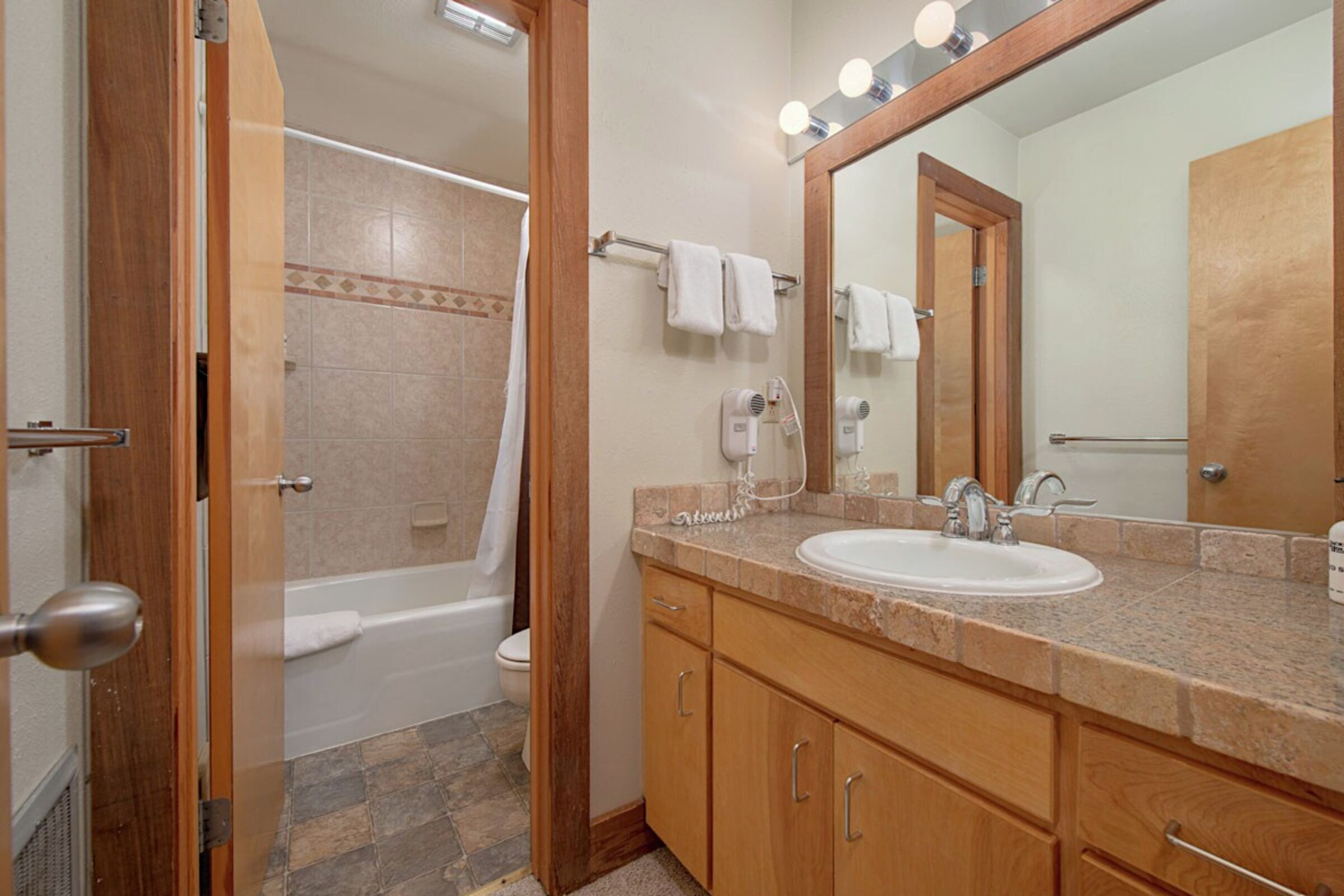 Nez Perce B6 - Master Ensuite Bathroom