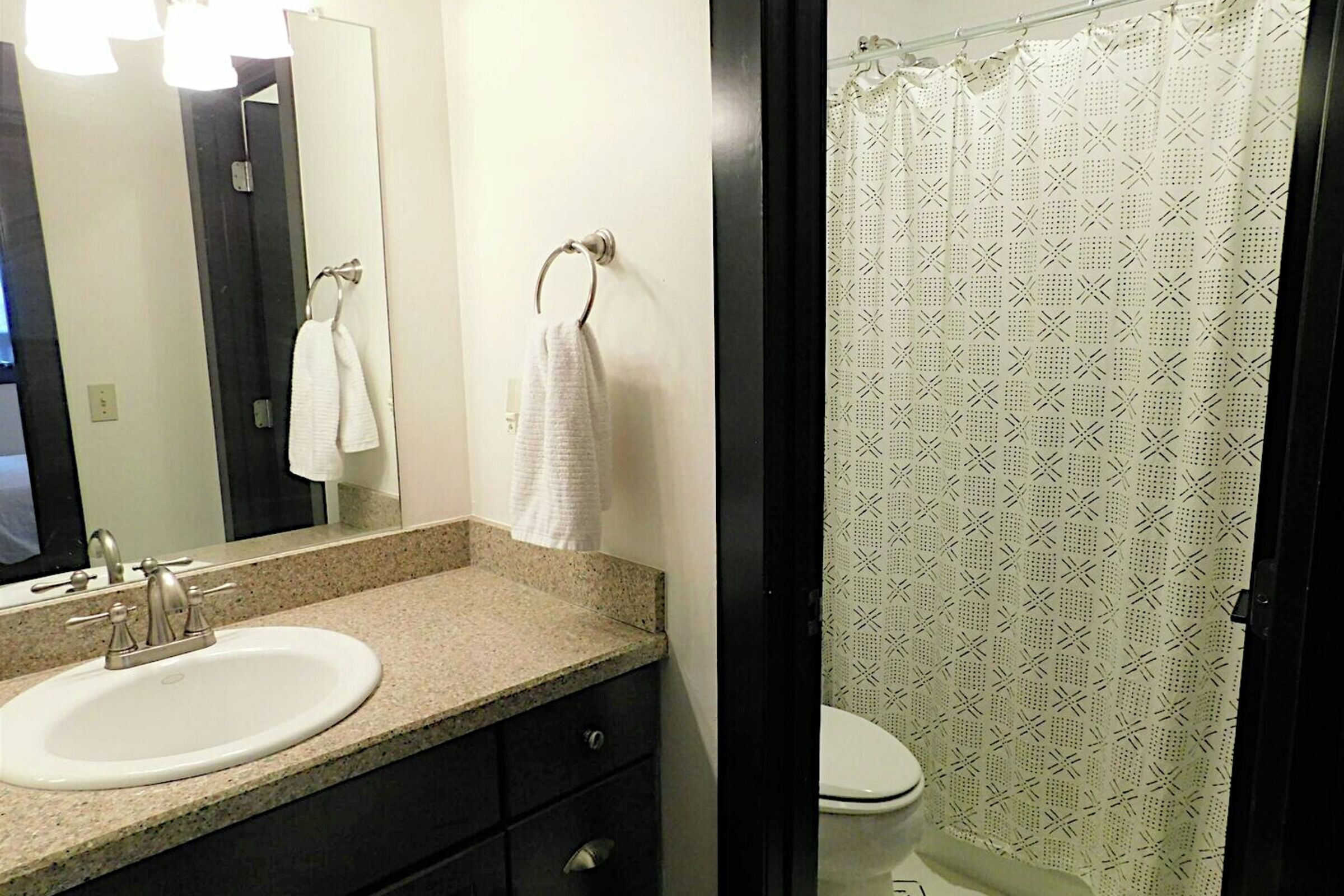 Nez Perce B2 - Bathroom