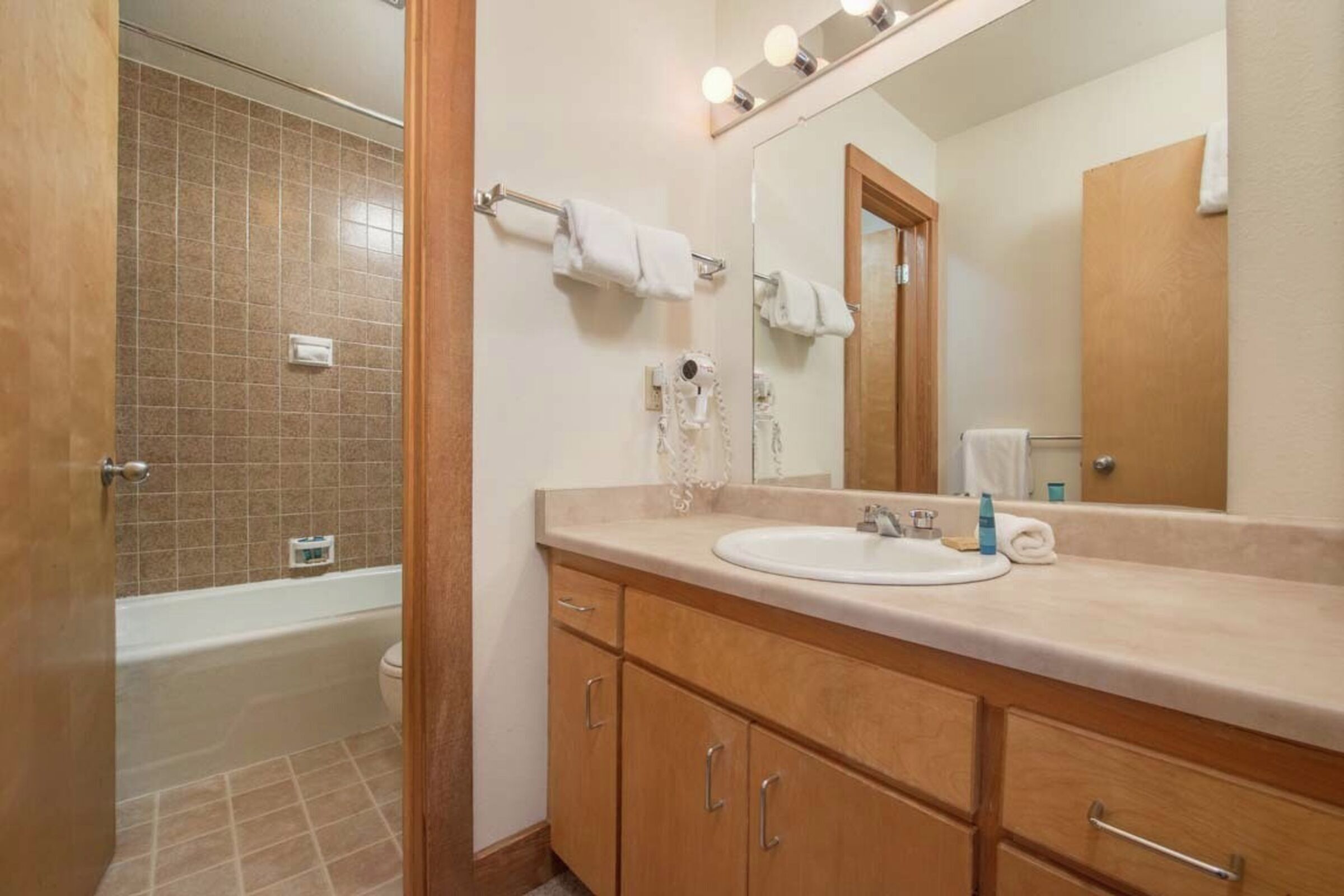 Nez Perce C4 - Bathroom