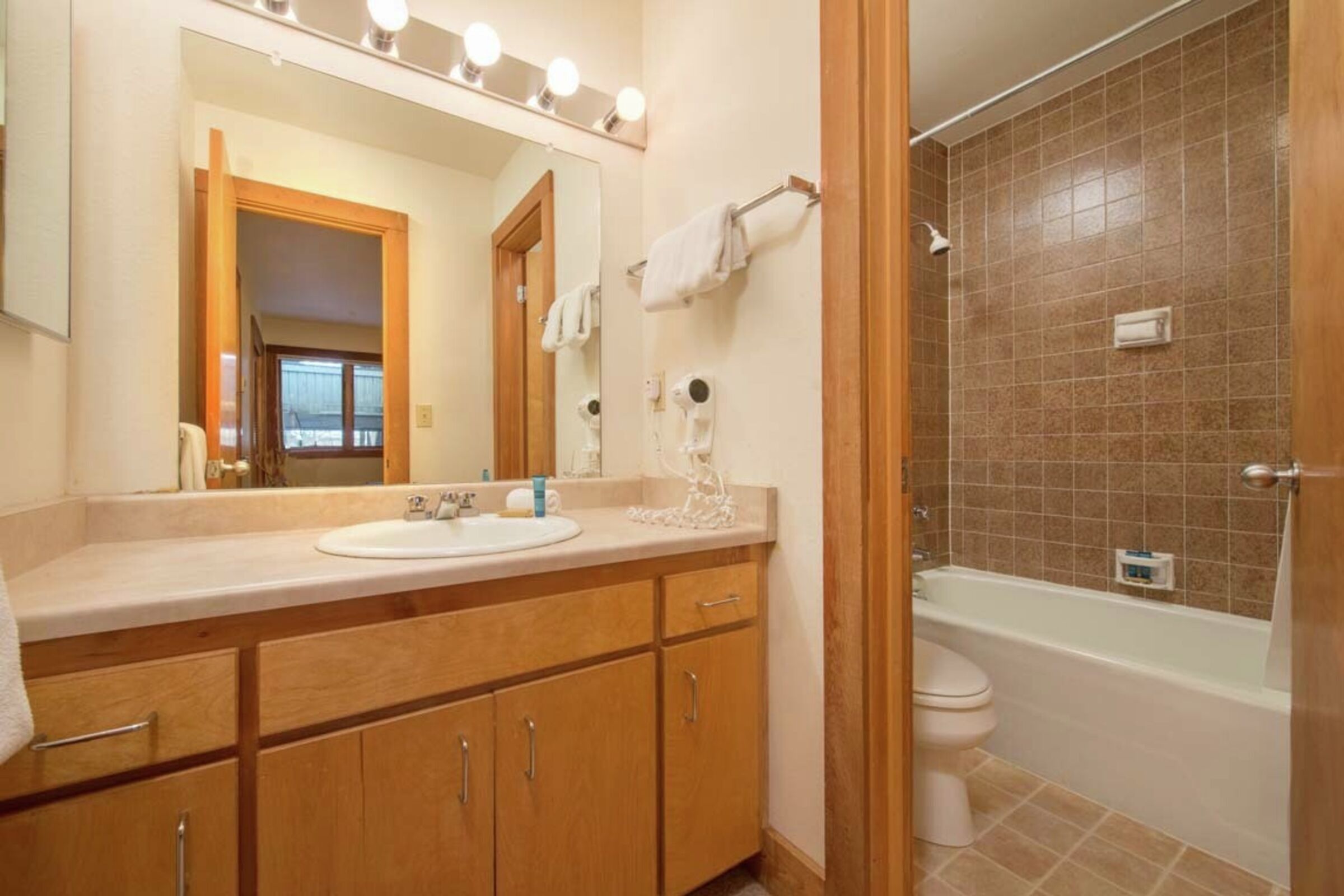 Nez Perce C4 - Master Ensuite Bathroom