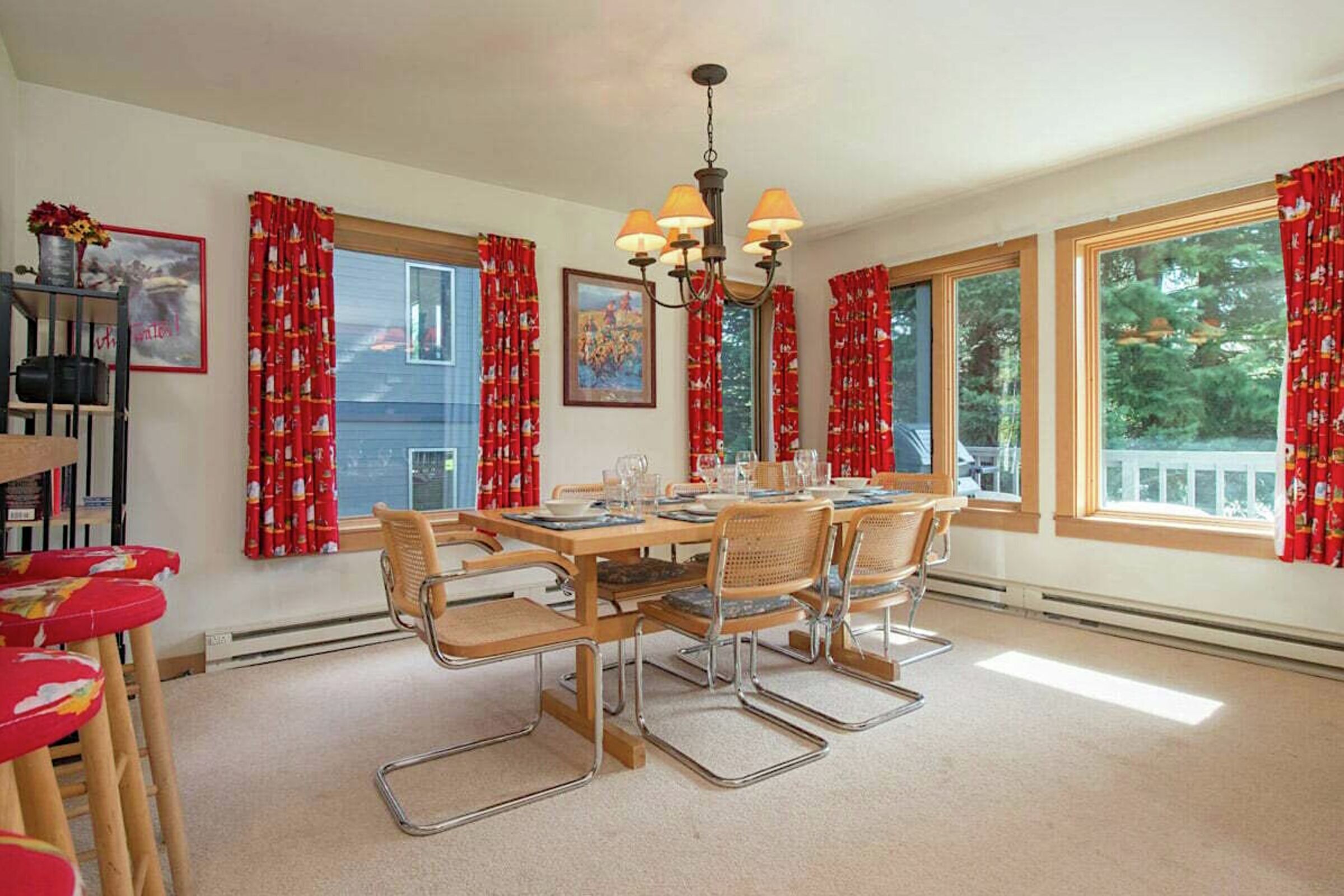 Rendezvous A2 - Dining Room