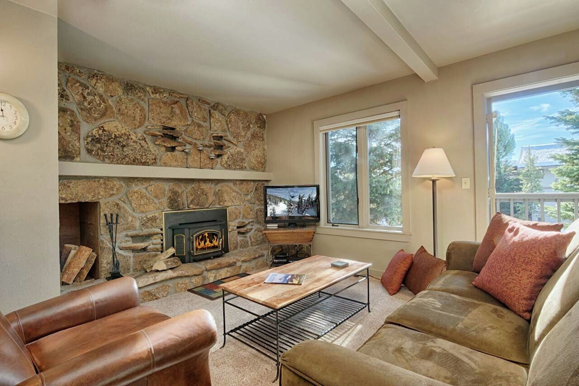 Rendezvous B3 - Living Room