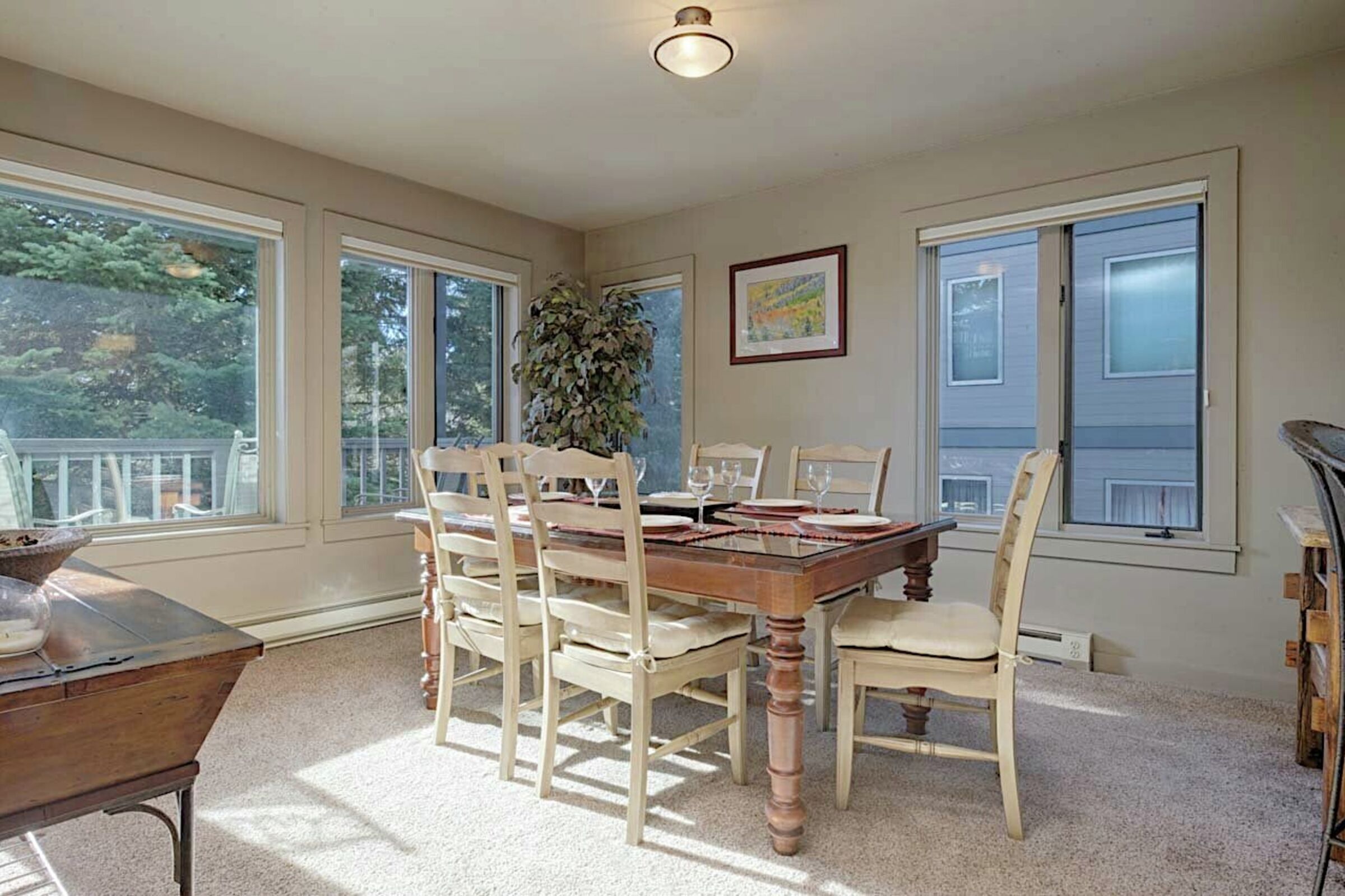 Rendezvous B3 - Dining Room