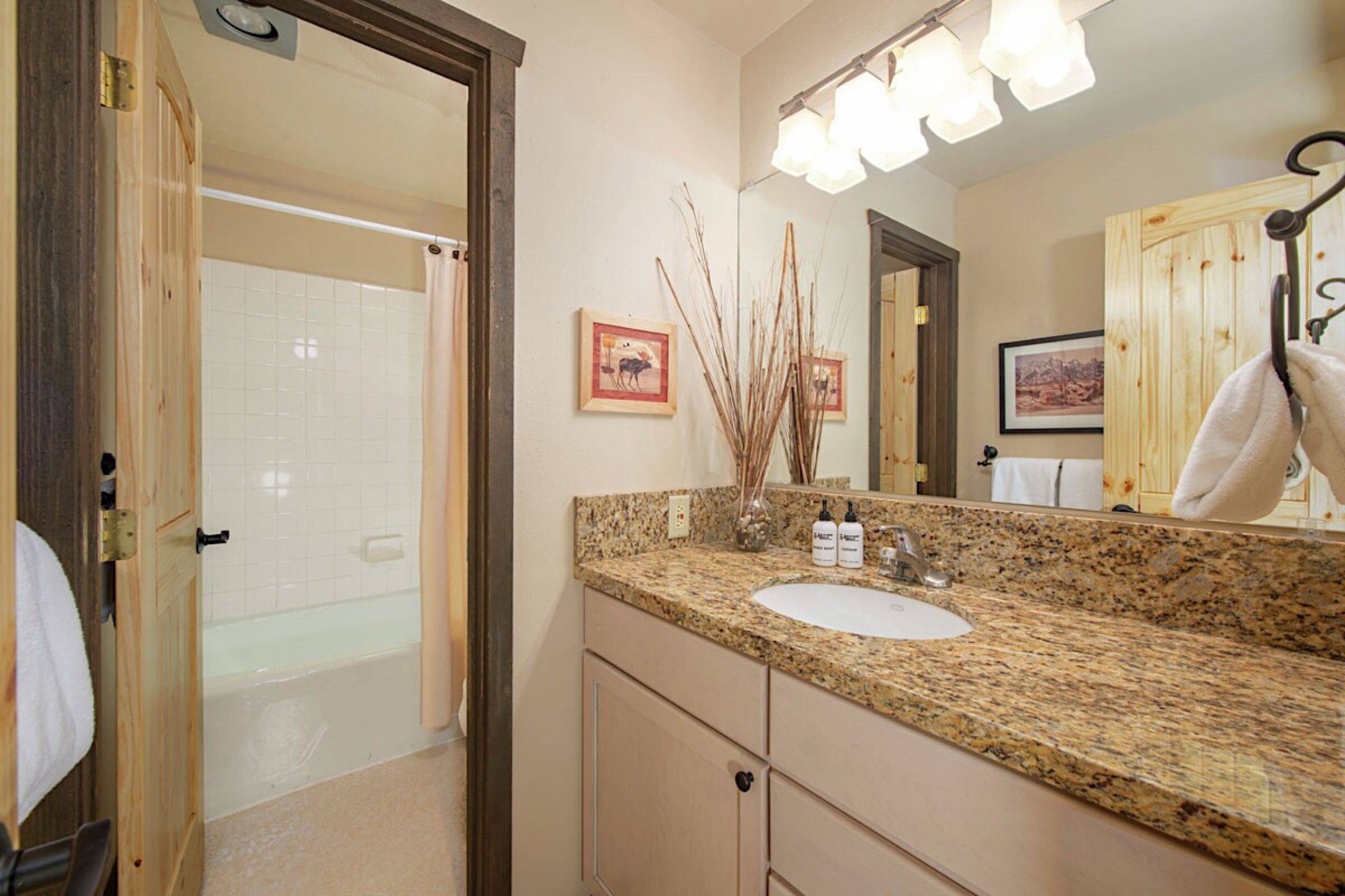 Sleeping Indian East 4 - Master Ensuite Bathroom