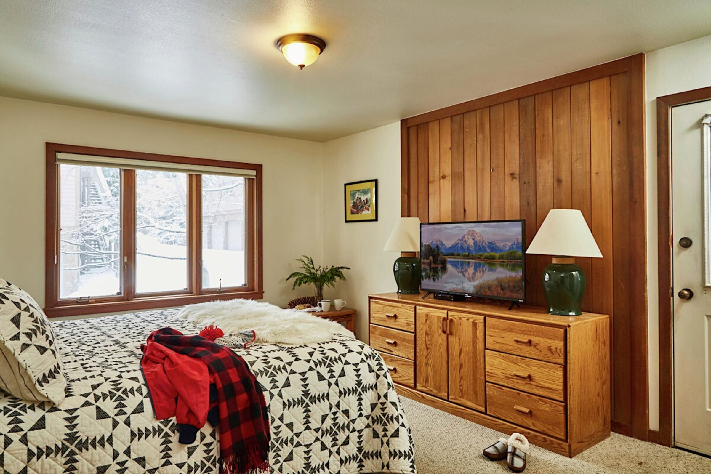 Teewinot B3 - Master Bedroom
