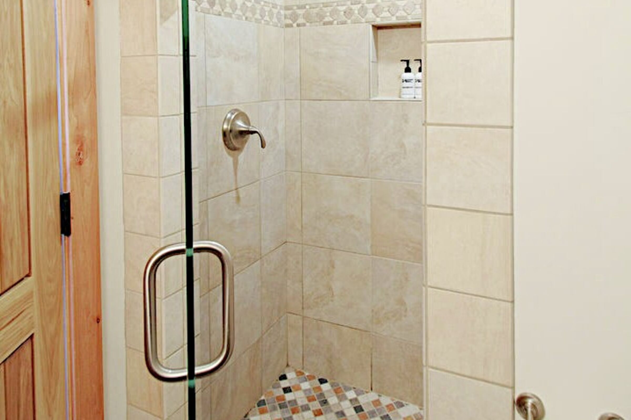 Teewinot B4 - Master Ensuite Bathroom