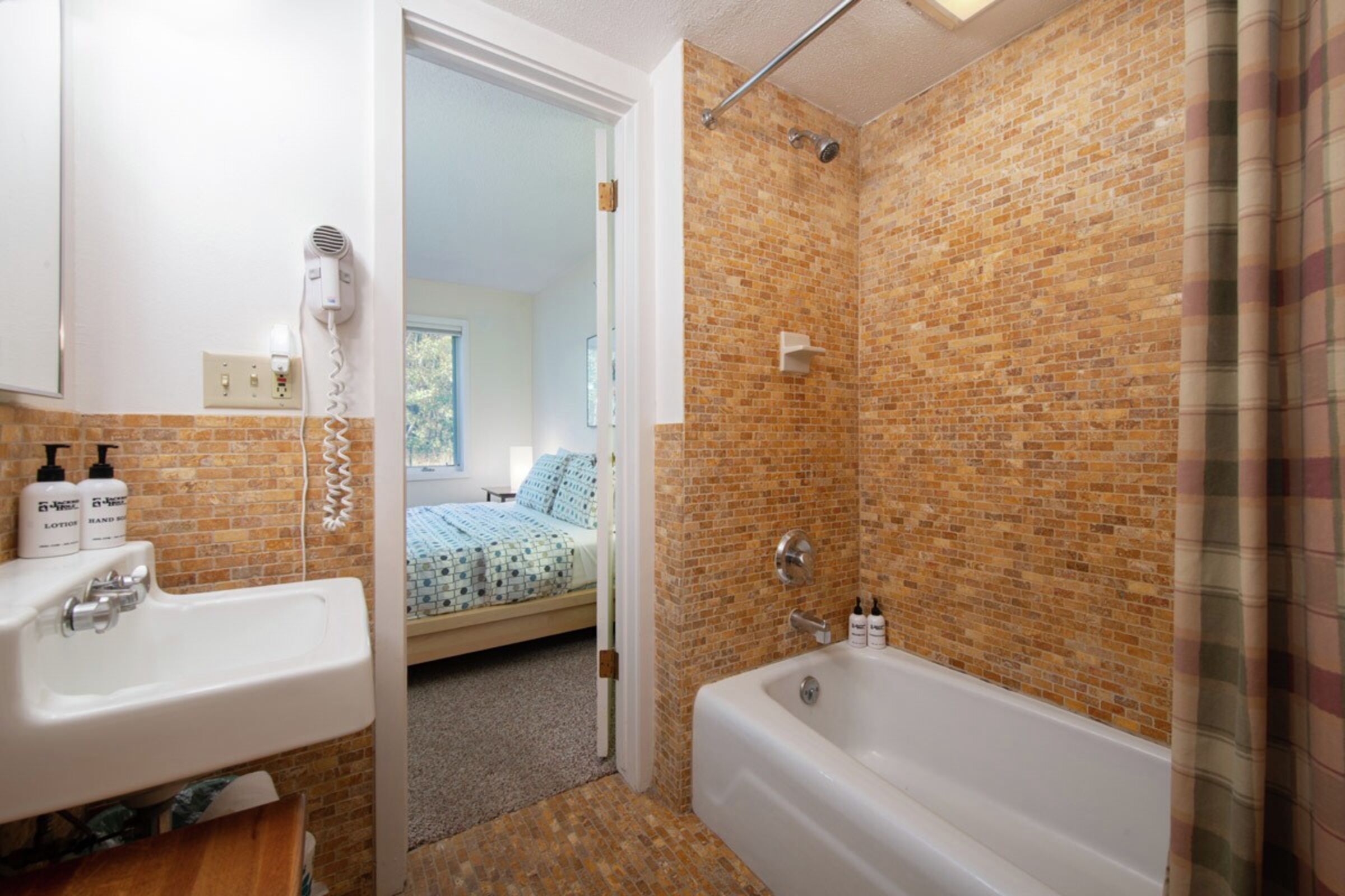 Whiteridge B1 - Master Ensuite Bathroom