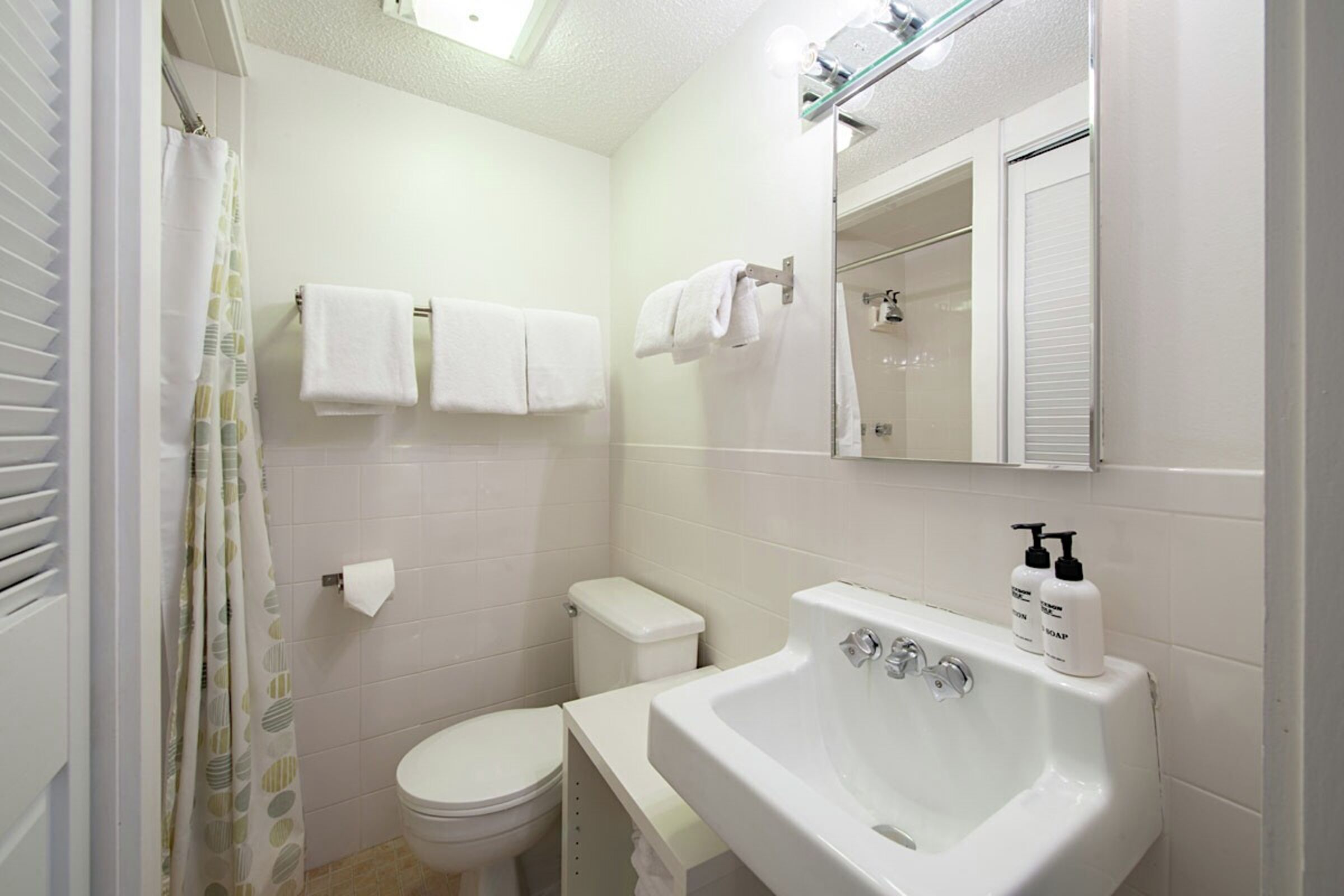 Whiteridge B1 - Bathroom