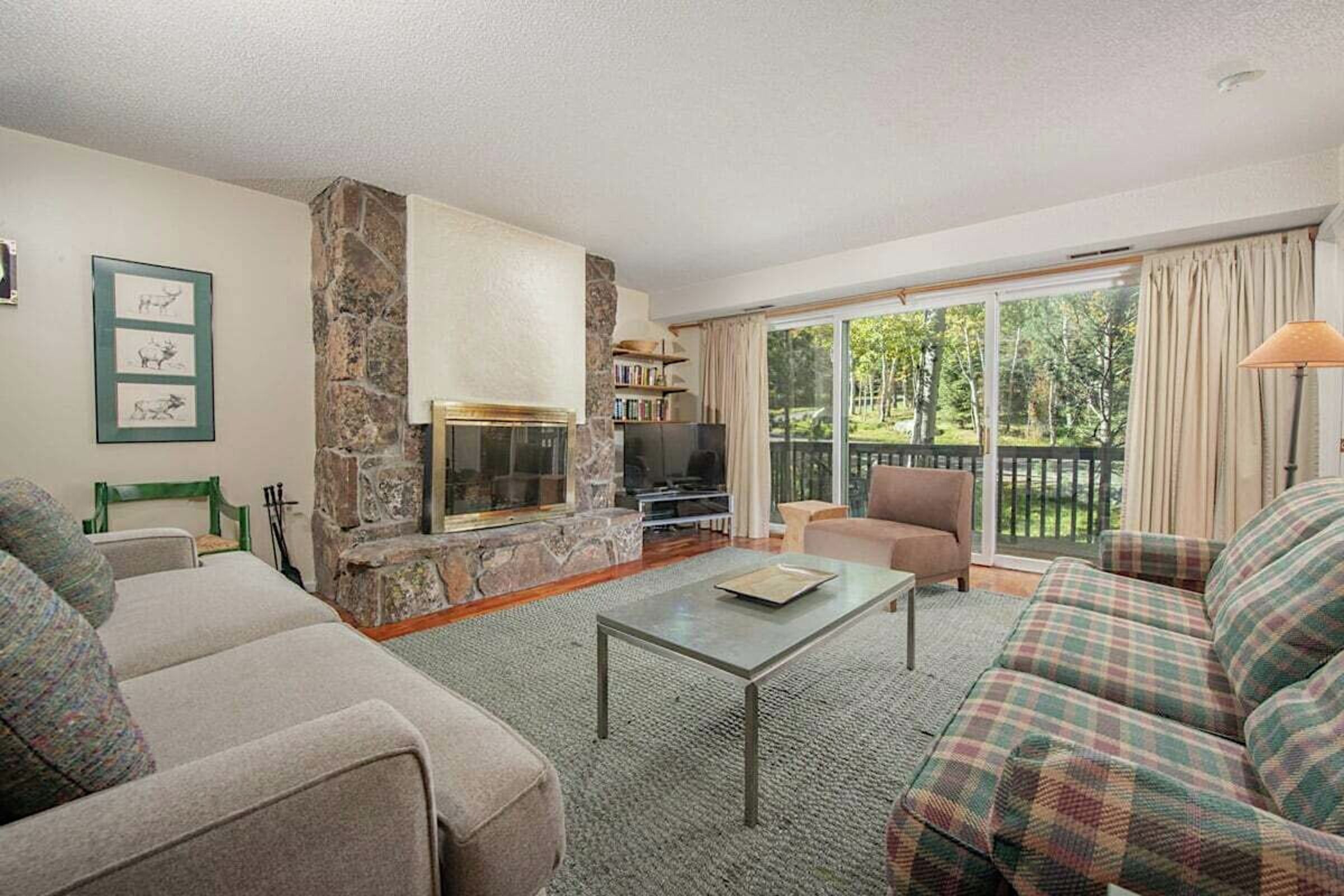 Whiteridge B1 - Living Room