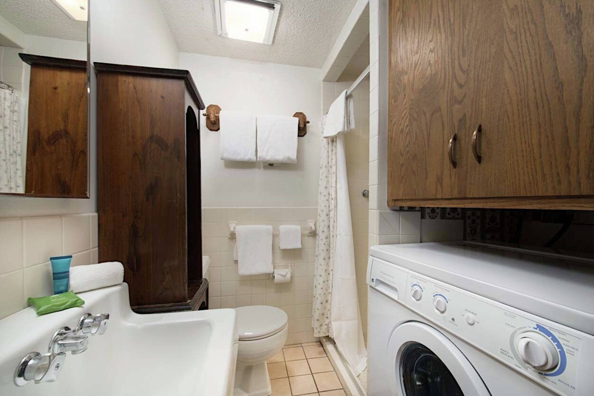 Whiteridge B5 - Bathroom