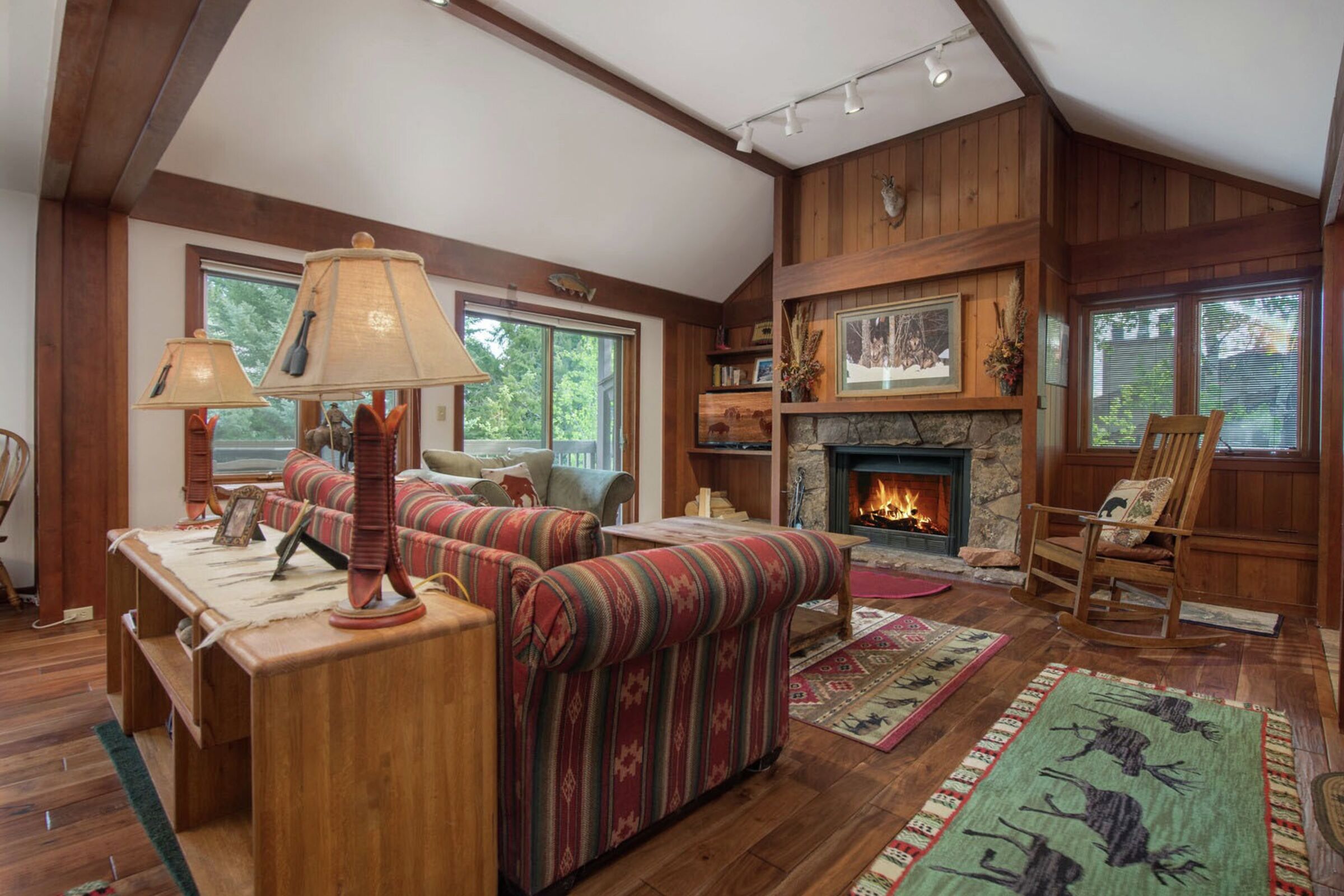 Teewinot C5 - Living Room
