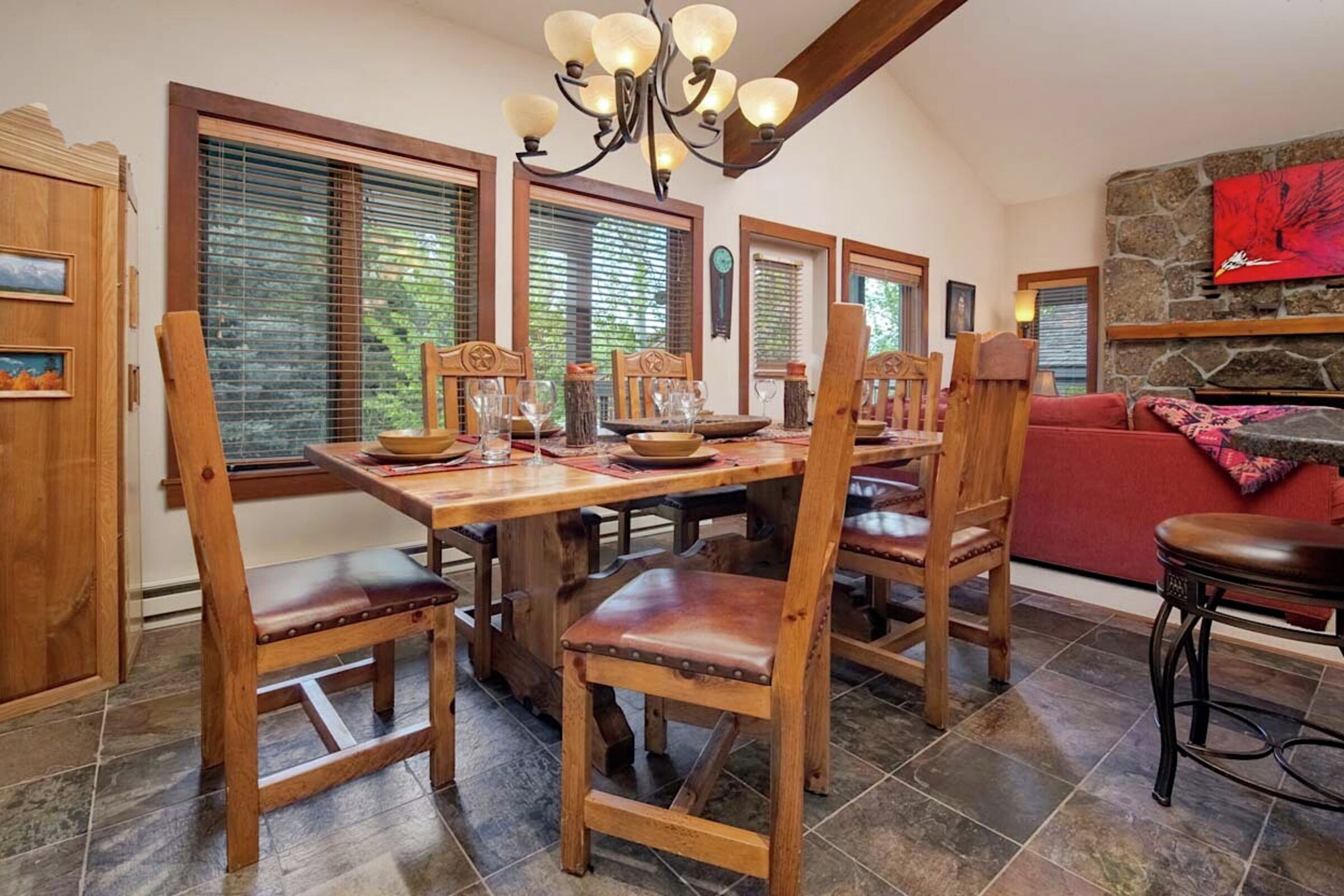 Rendezvous C4 - Dining Room